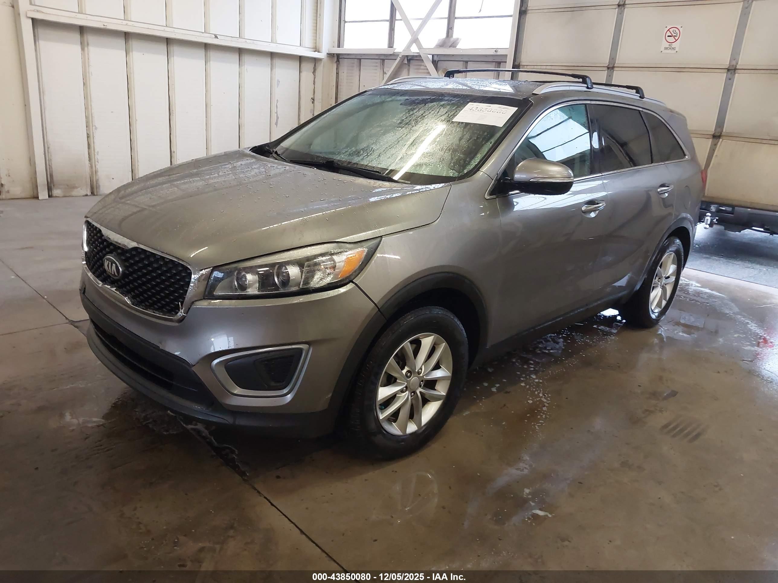 KIA SORENTO image 2