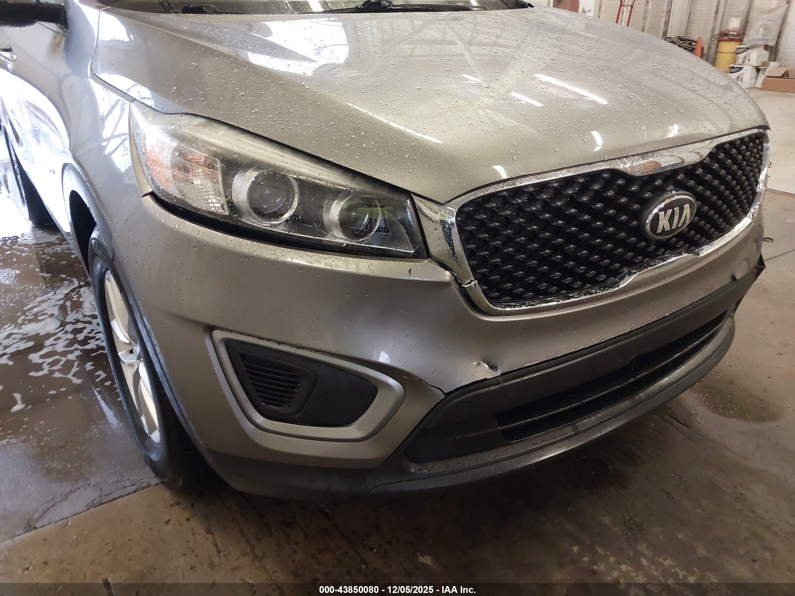 KIA SORENTO image 6