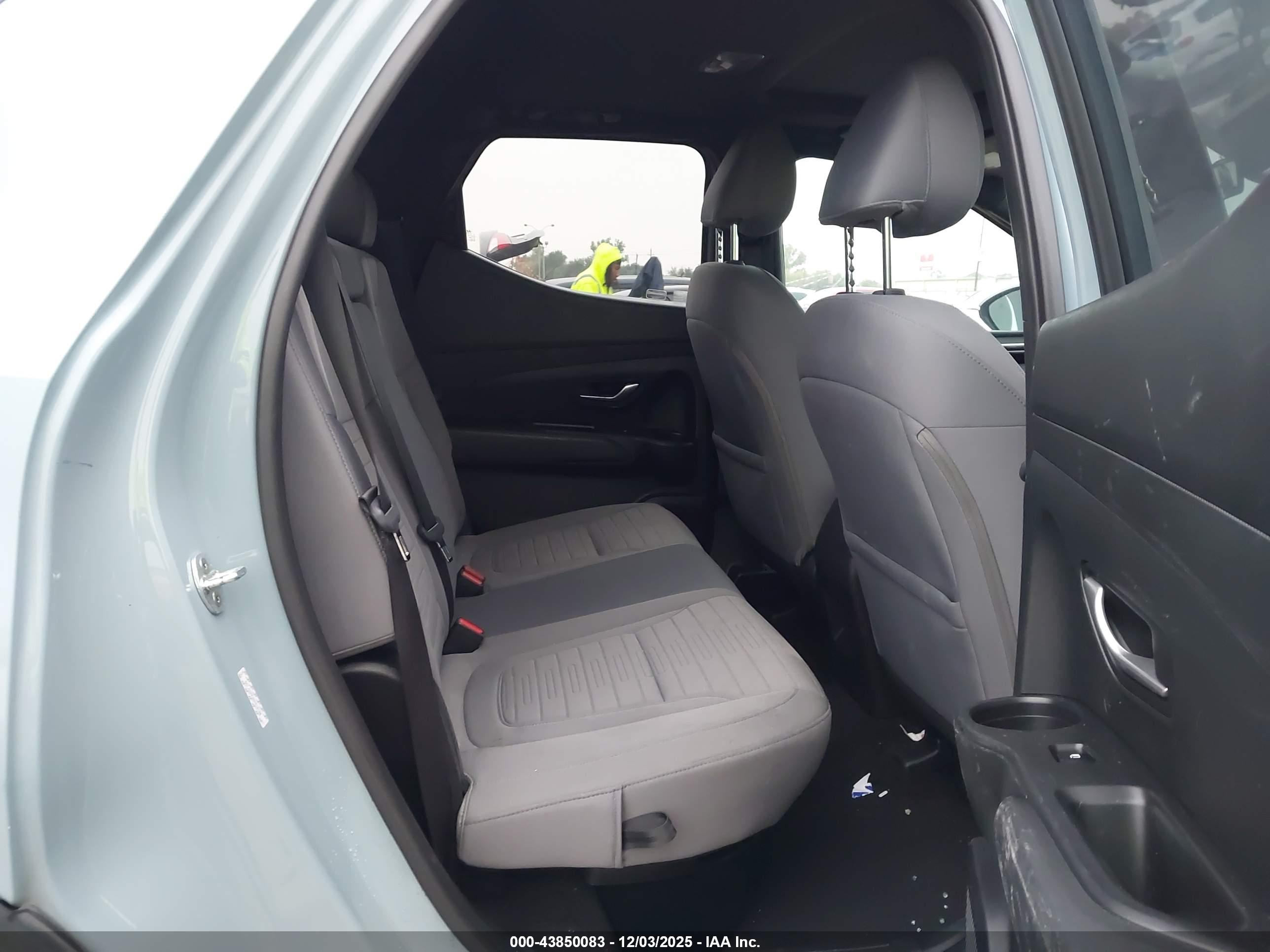 HYUNDAI SANTA image 8