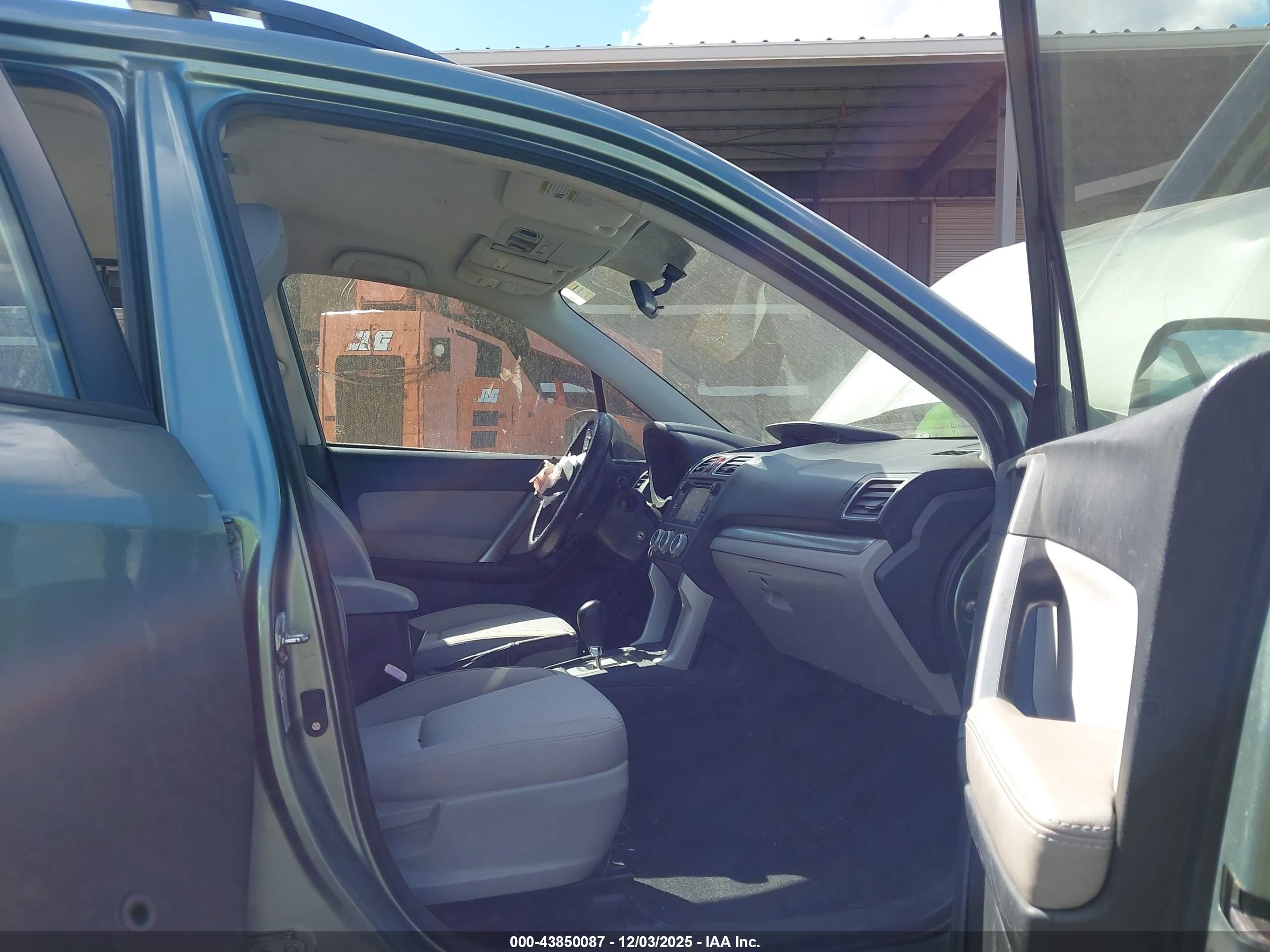 SUBARU FORESTER image 5