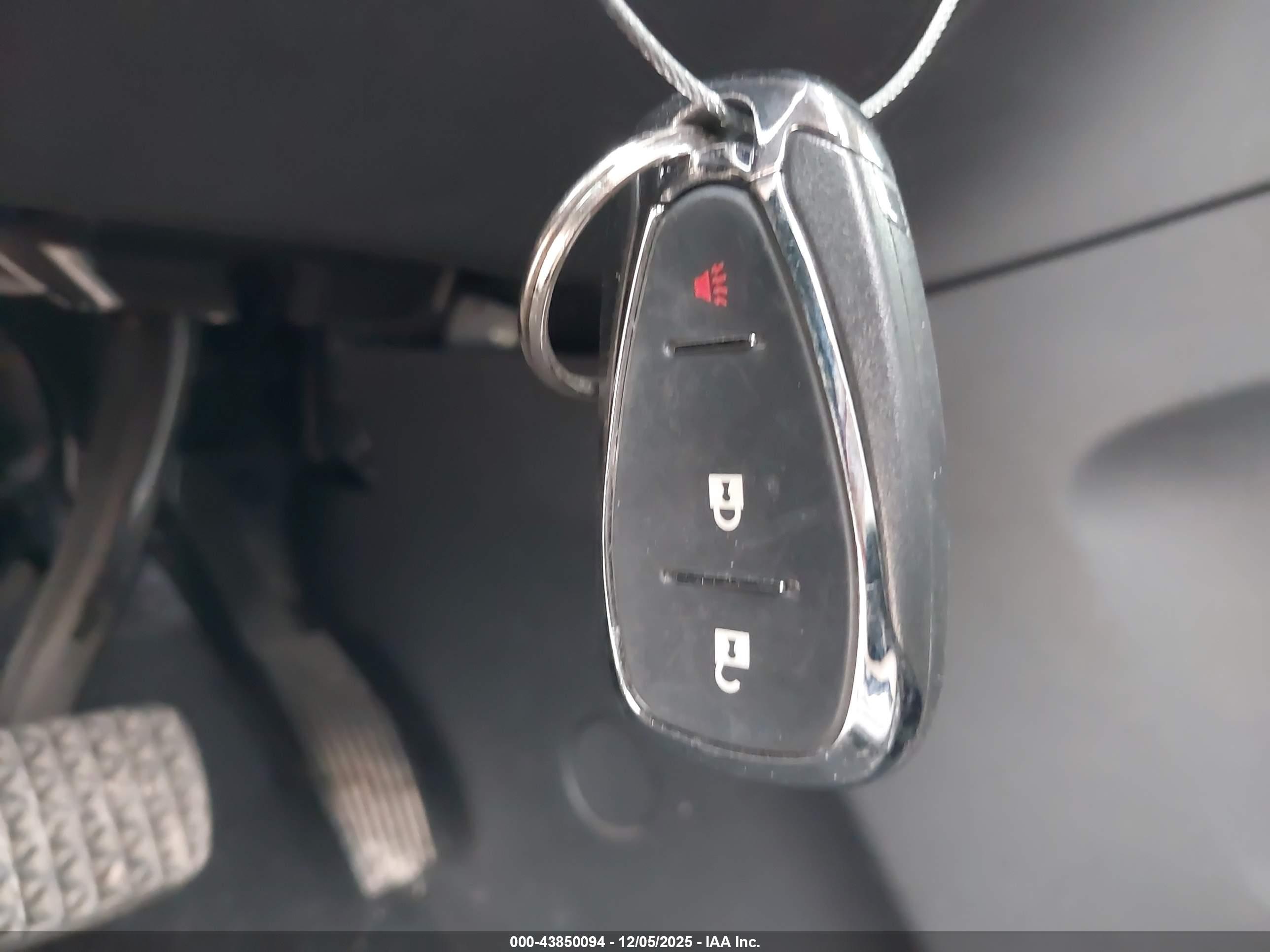 CHEVROLET EQUINOX image 11