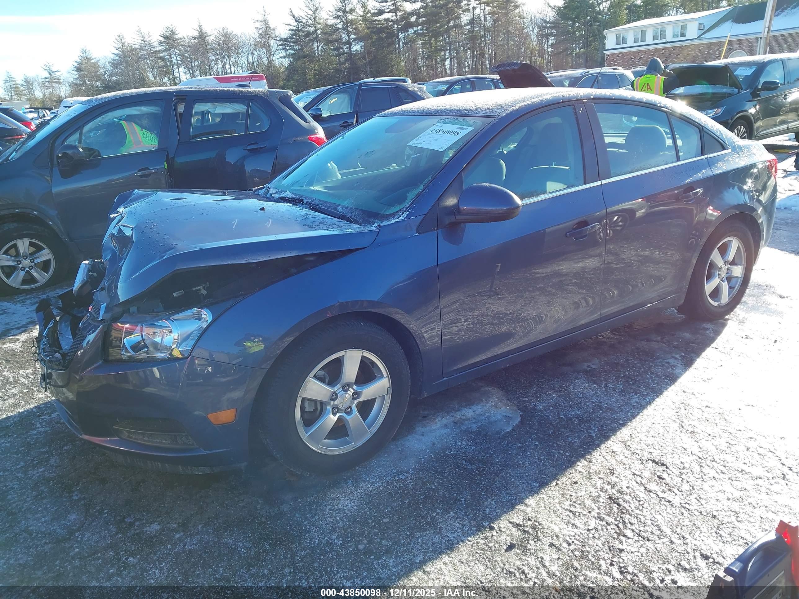 CHEVROLET CRUZE image 2