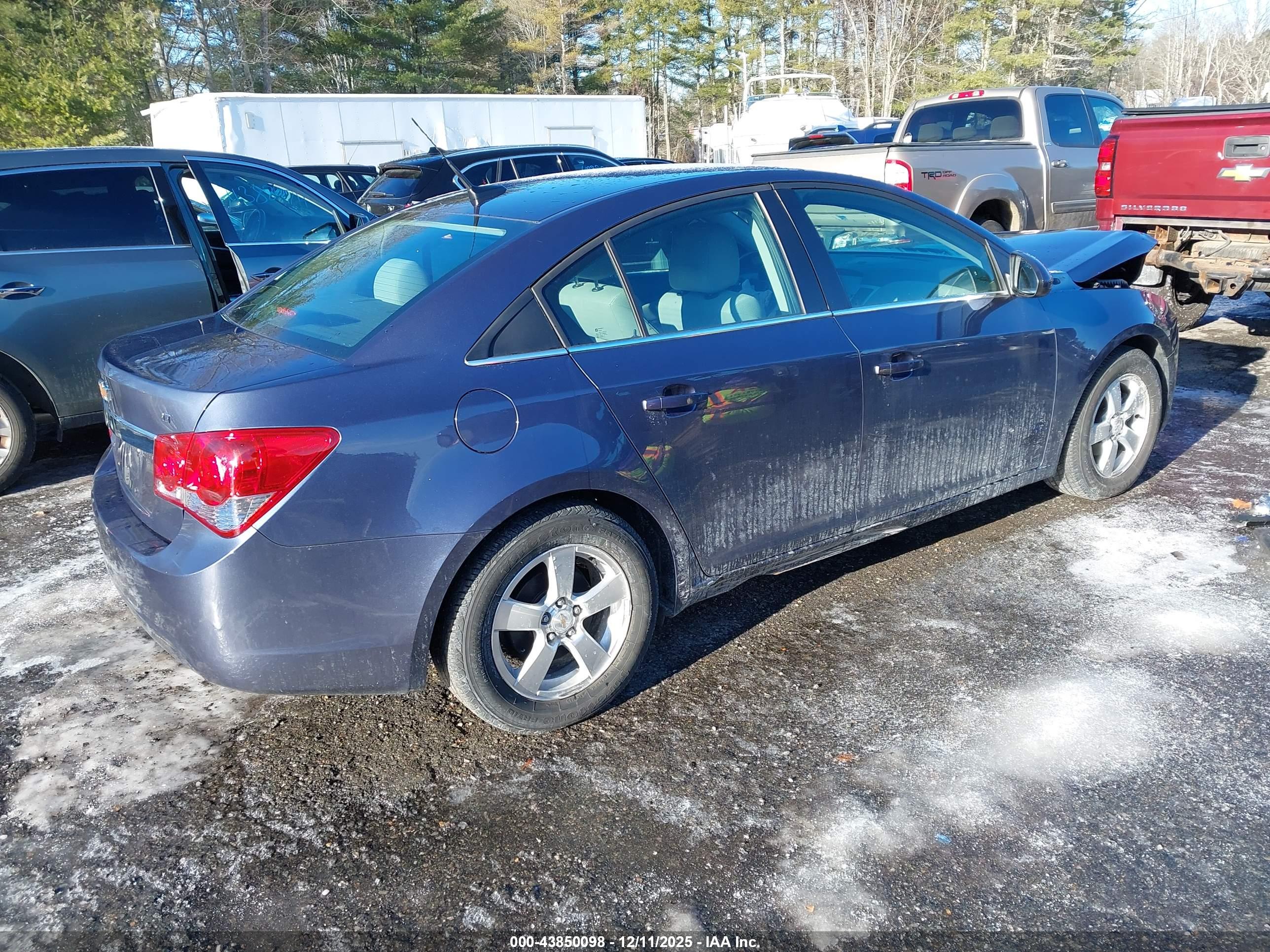 CHEVROLET CRUZE image 4