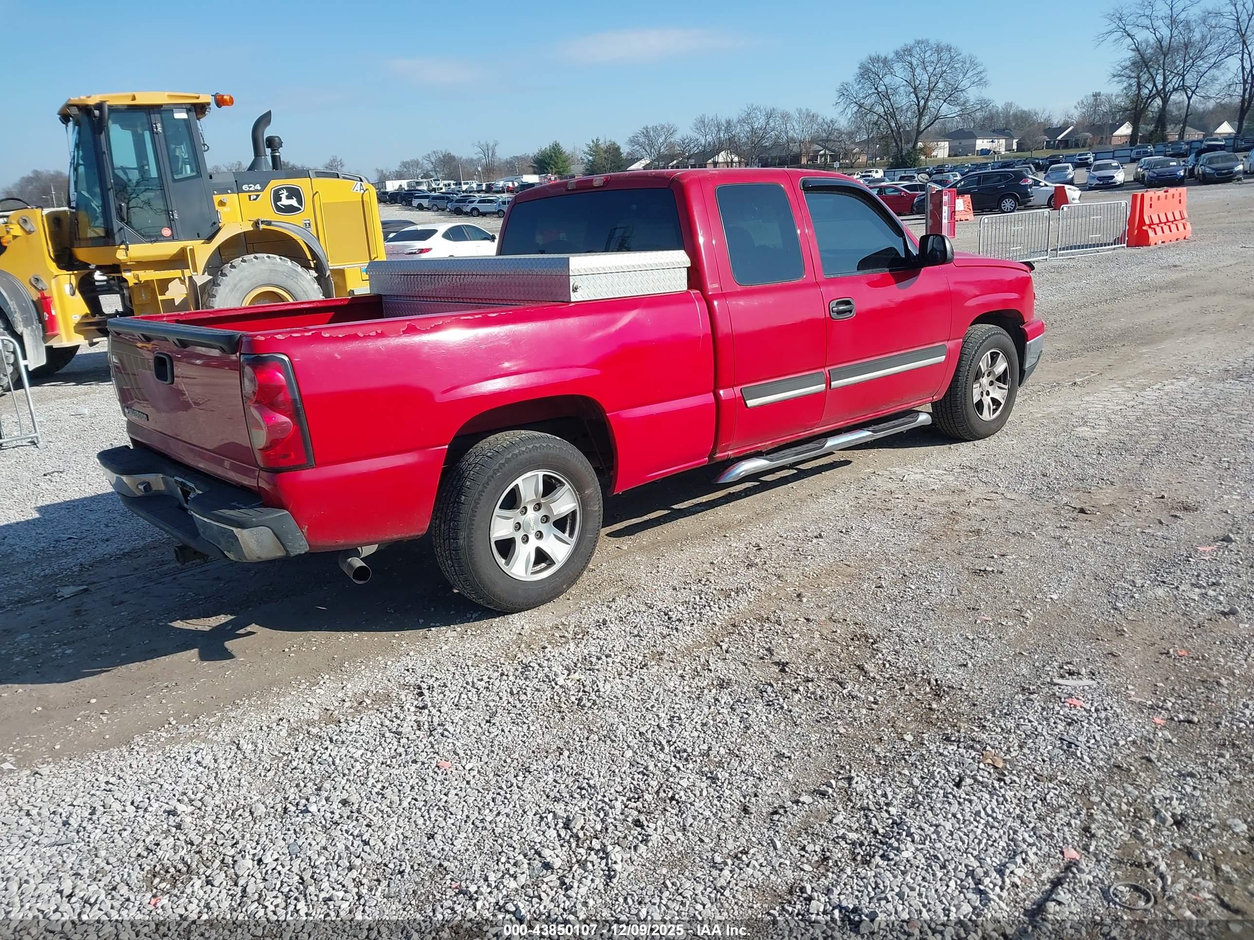 CHEVROLET SILVERADO image 4