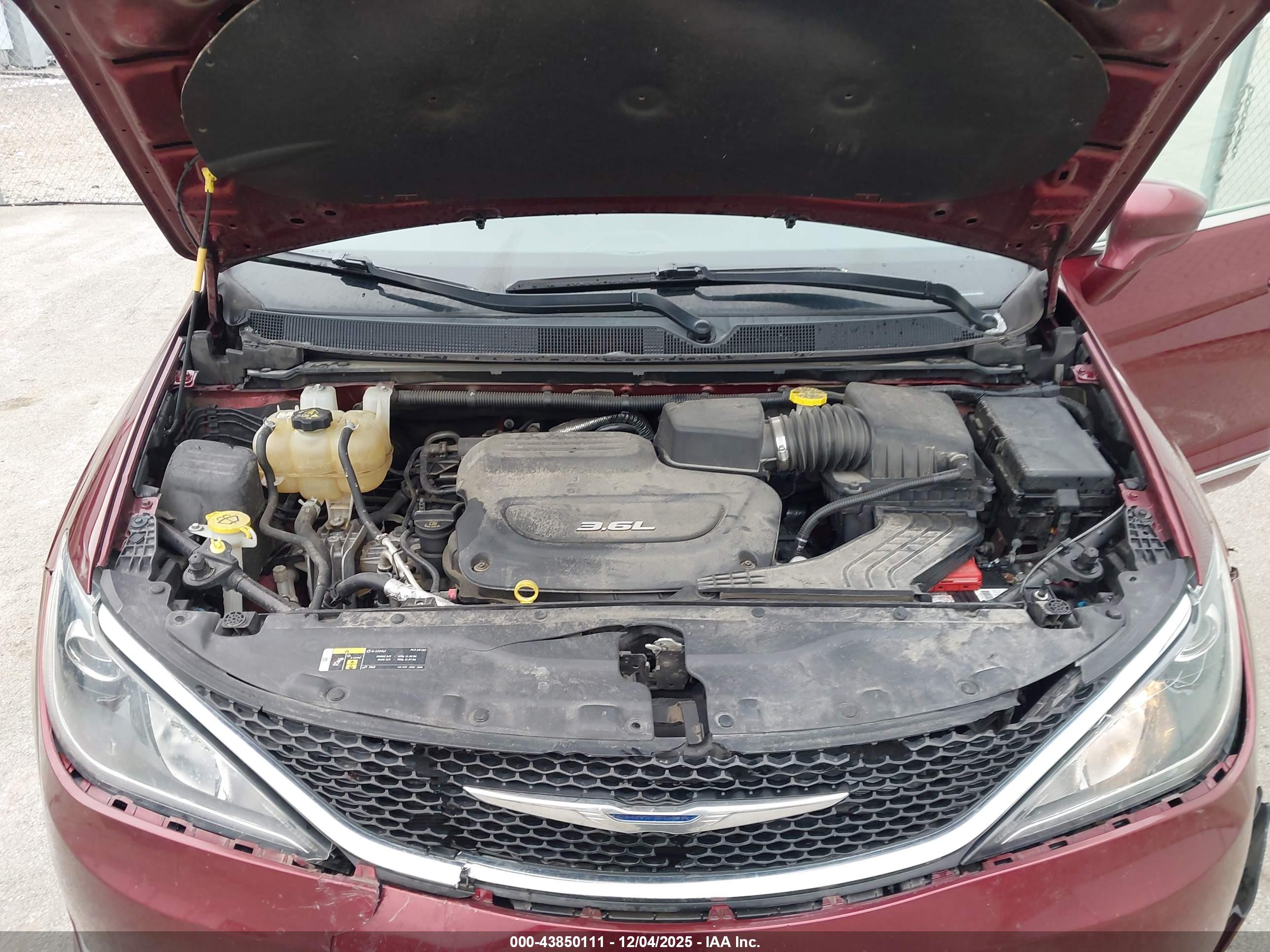 CHRYSLER PACIFICA image 10