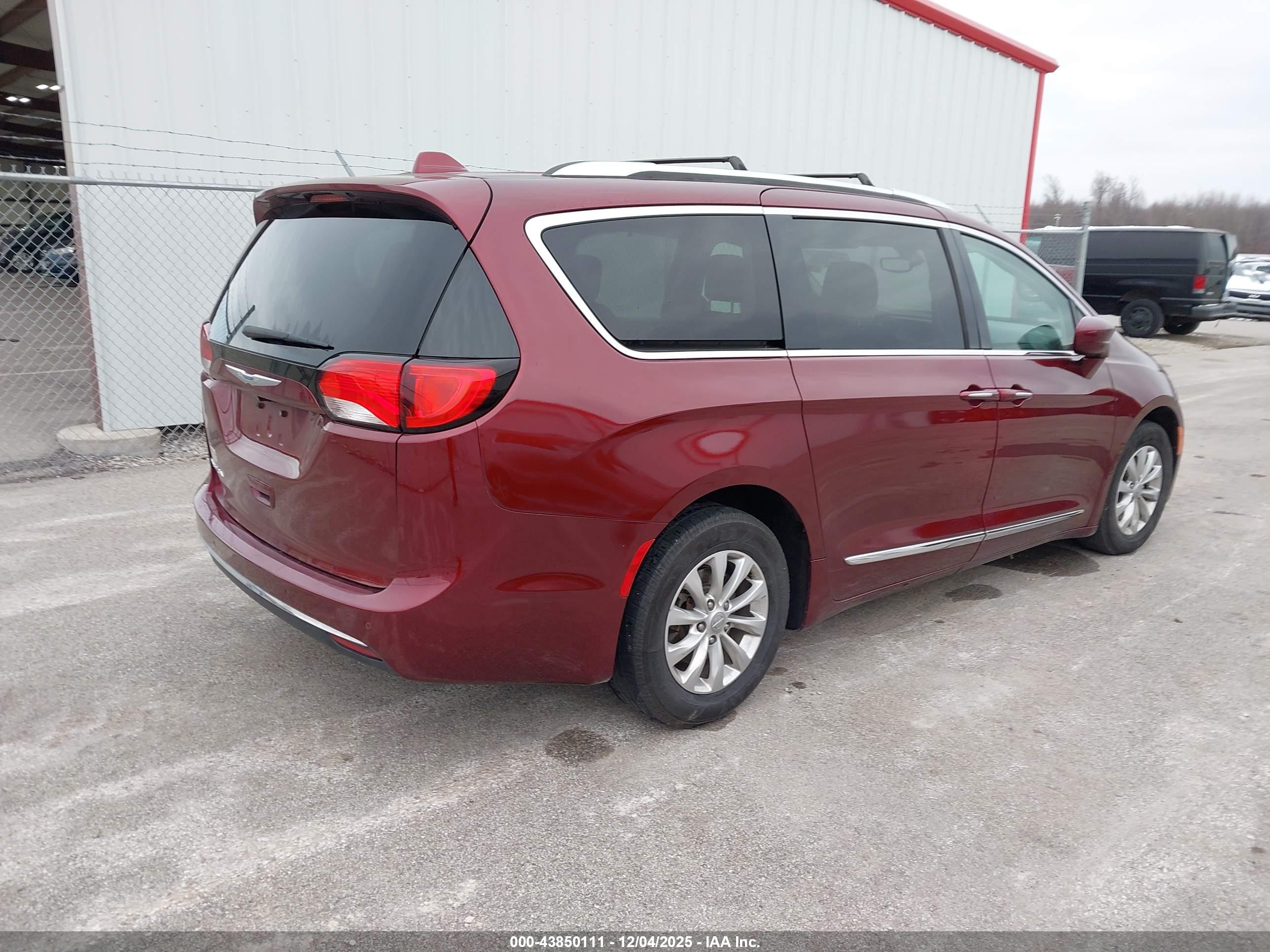 CHRYSLER PACIFICA image 4