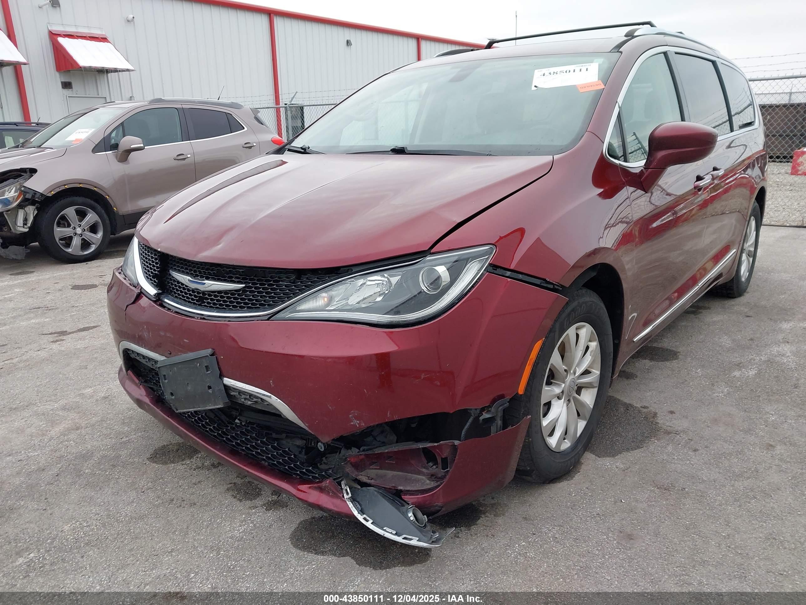 CHRYSLER PACIFICA image 6