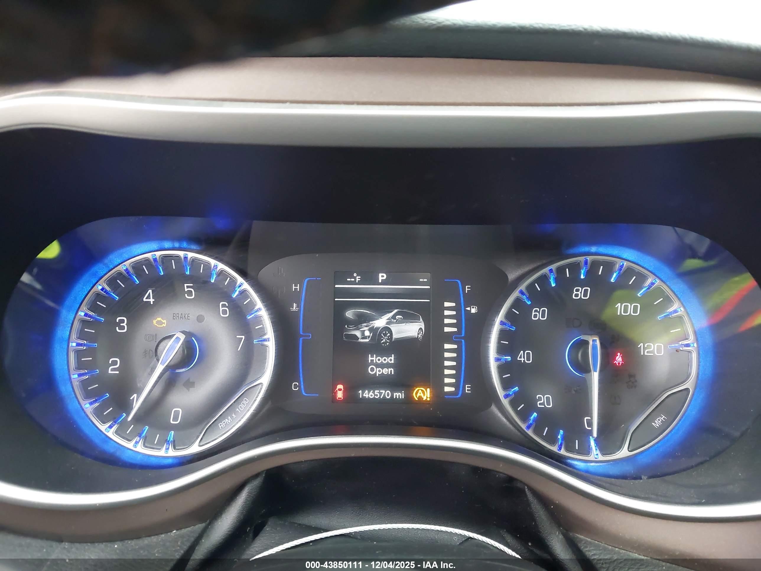 CHRYSLER PACIFICA image 7