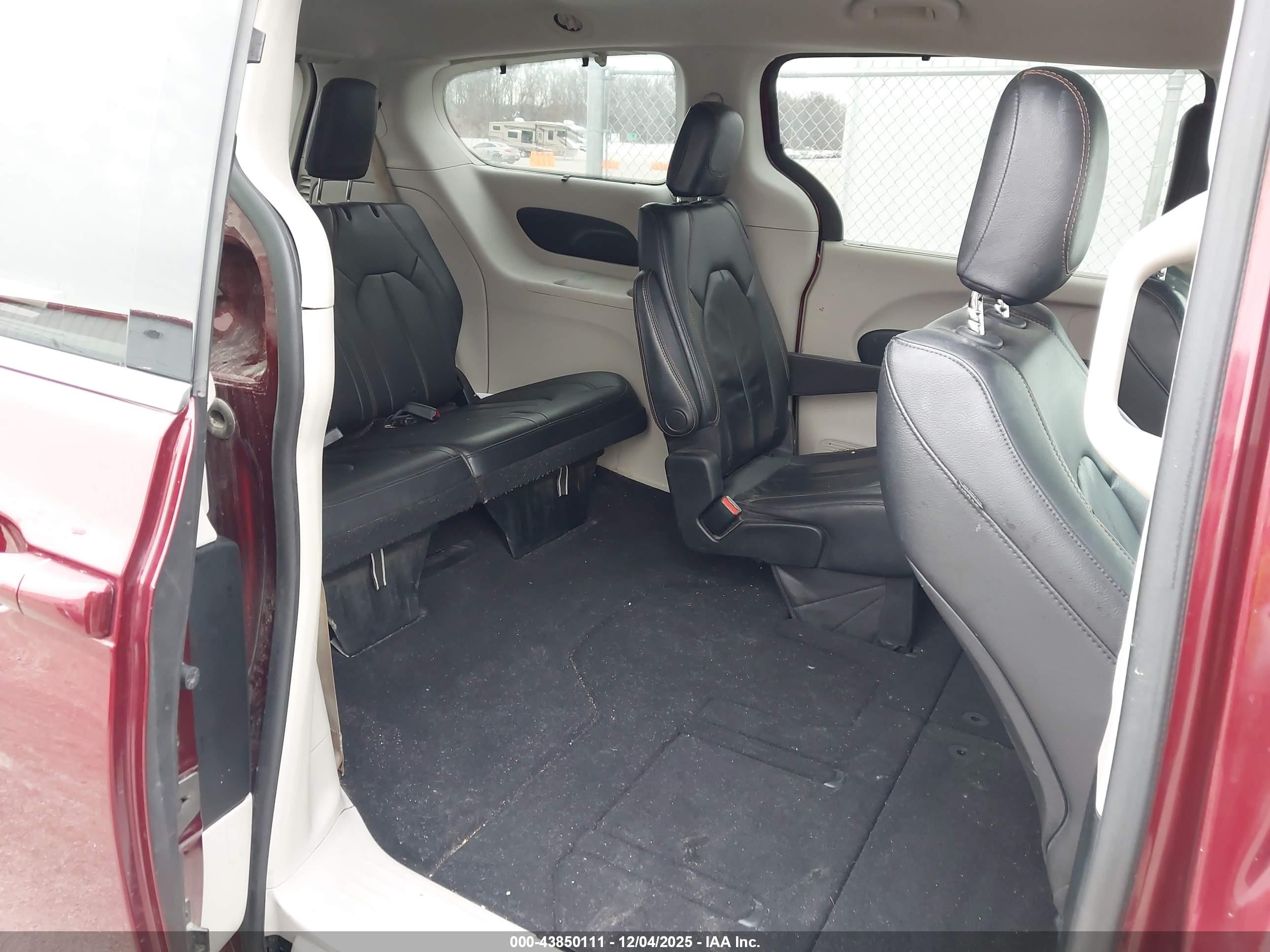 CHRYSLER PACIFICA image 8