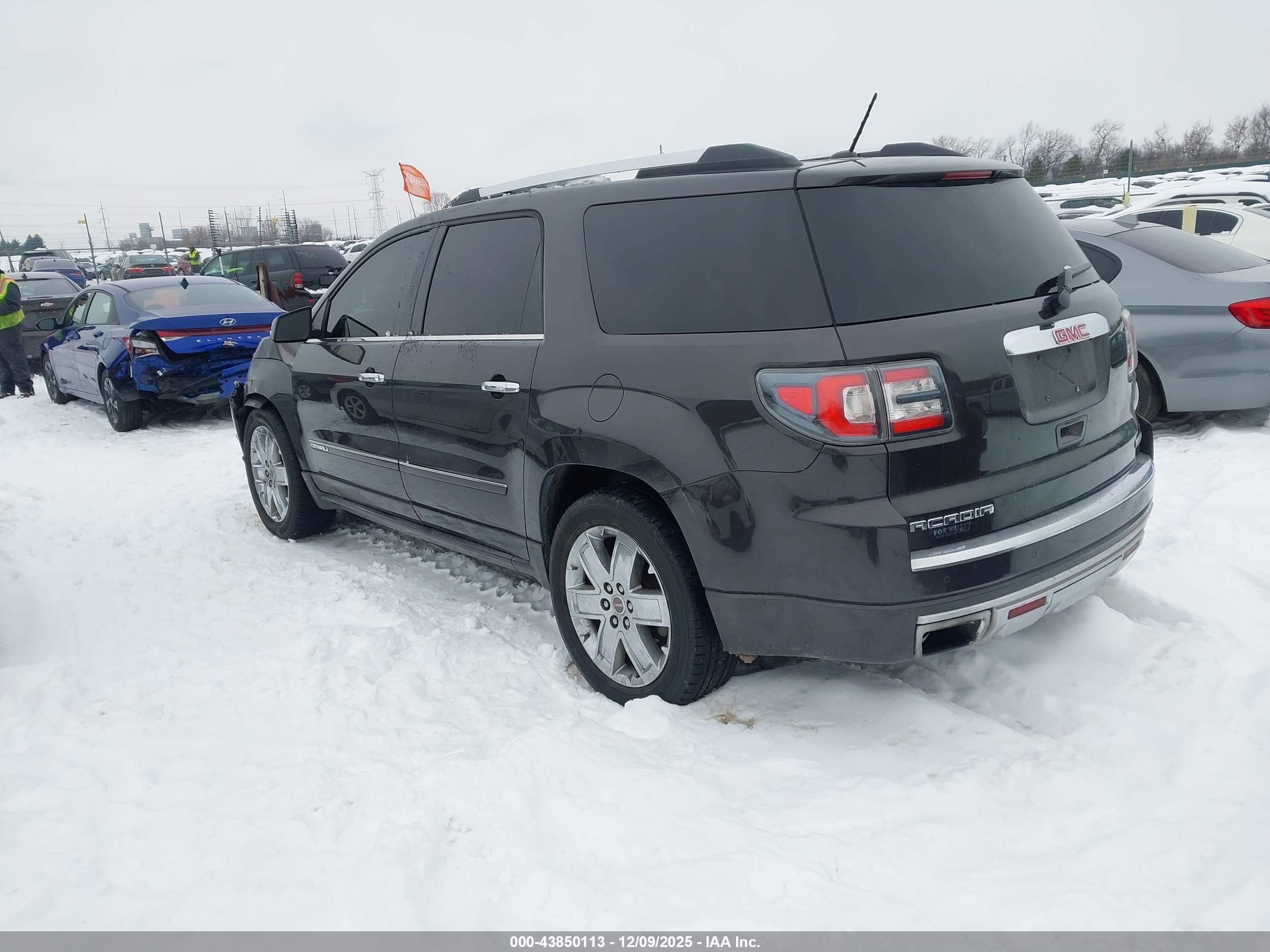 GMC ACADIA image 3