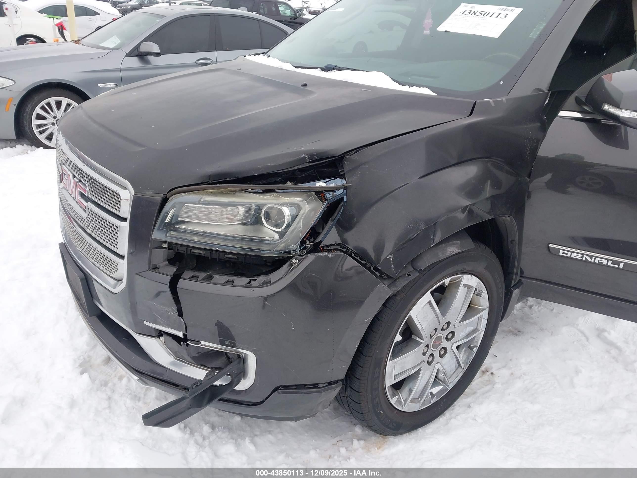 GMC ACADIA image 6