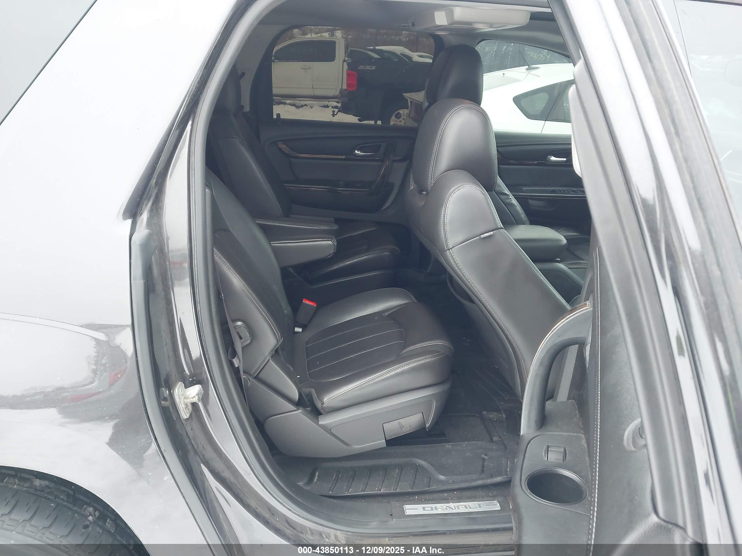 GMC ACADIA image 8