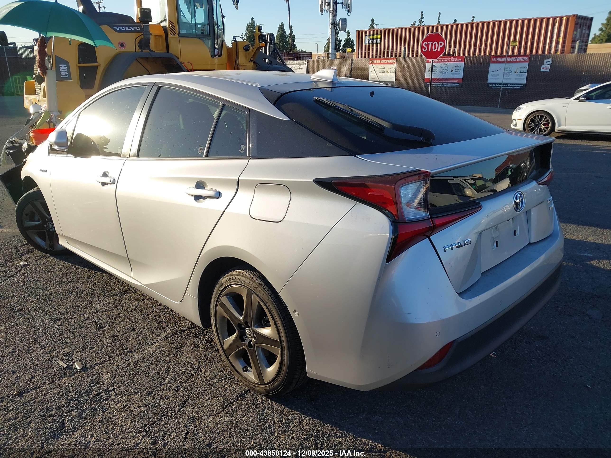 TOYOTA PRIUS image 3