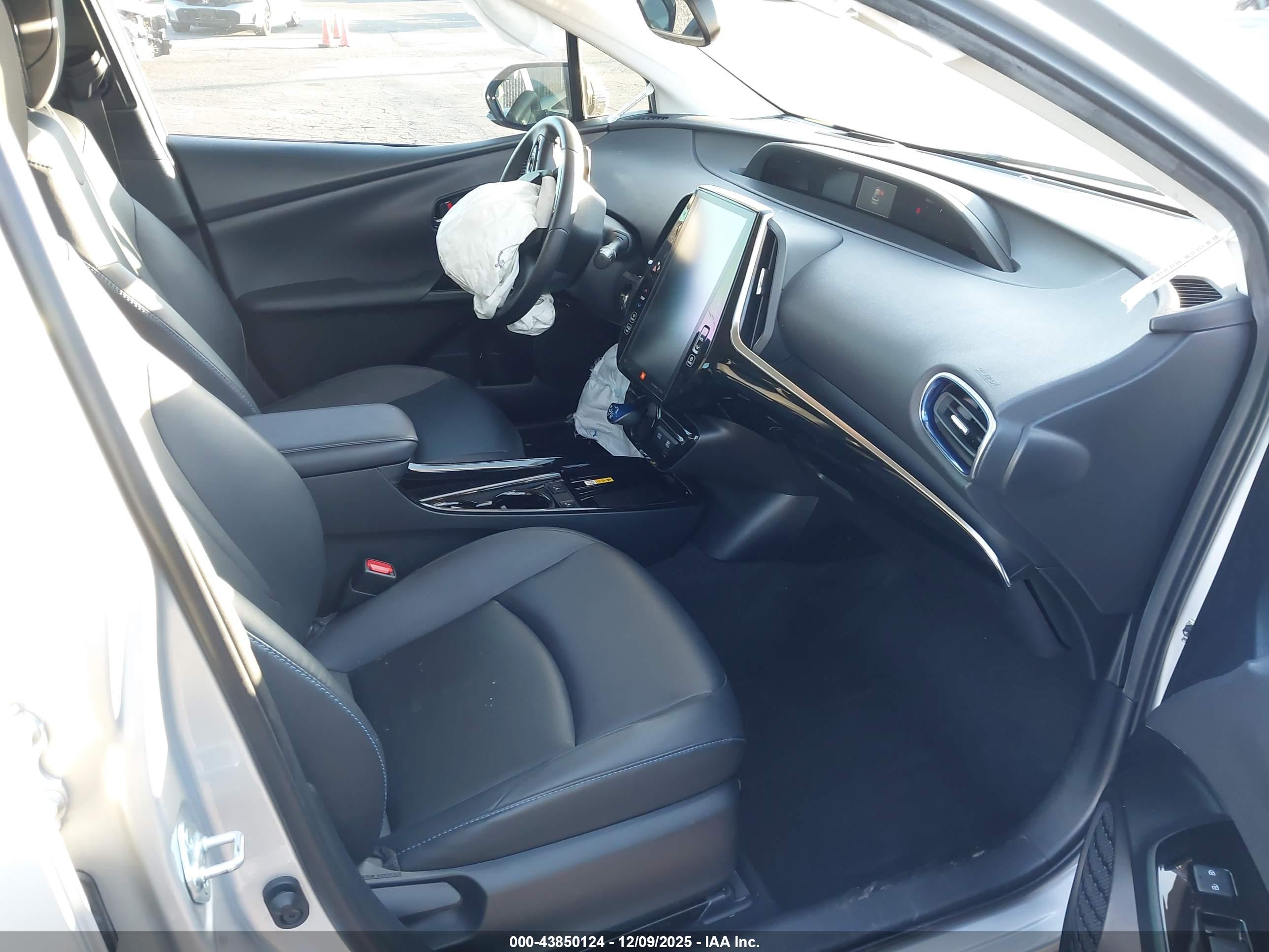TOYOTA PRIUS image 5