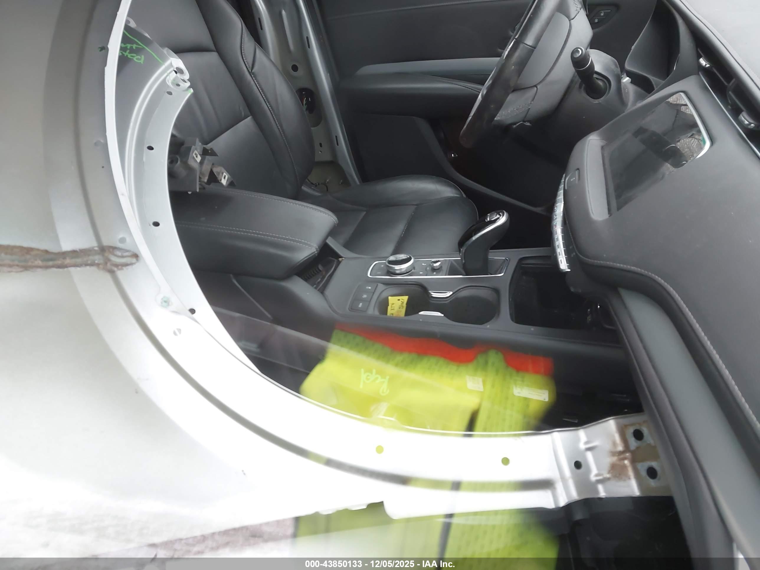 CADILLAC XT4 image 5