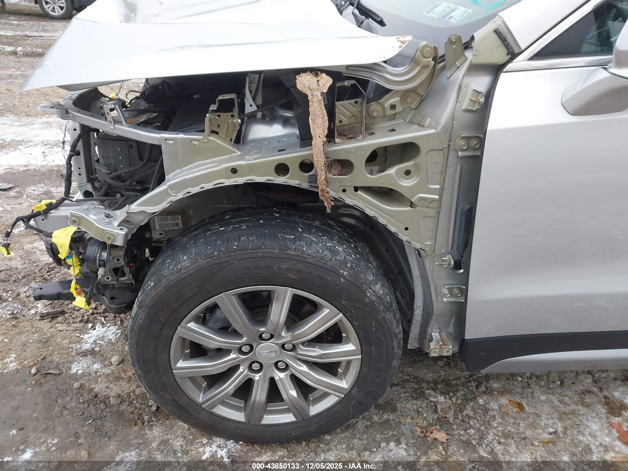 CADILLAC XT4 image 6