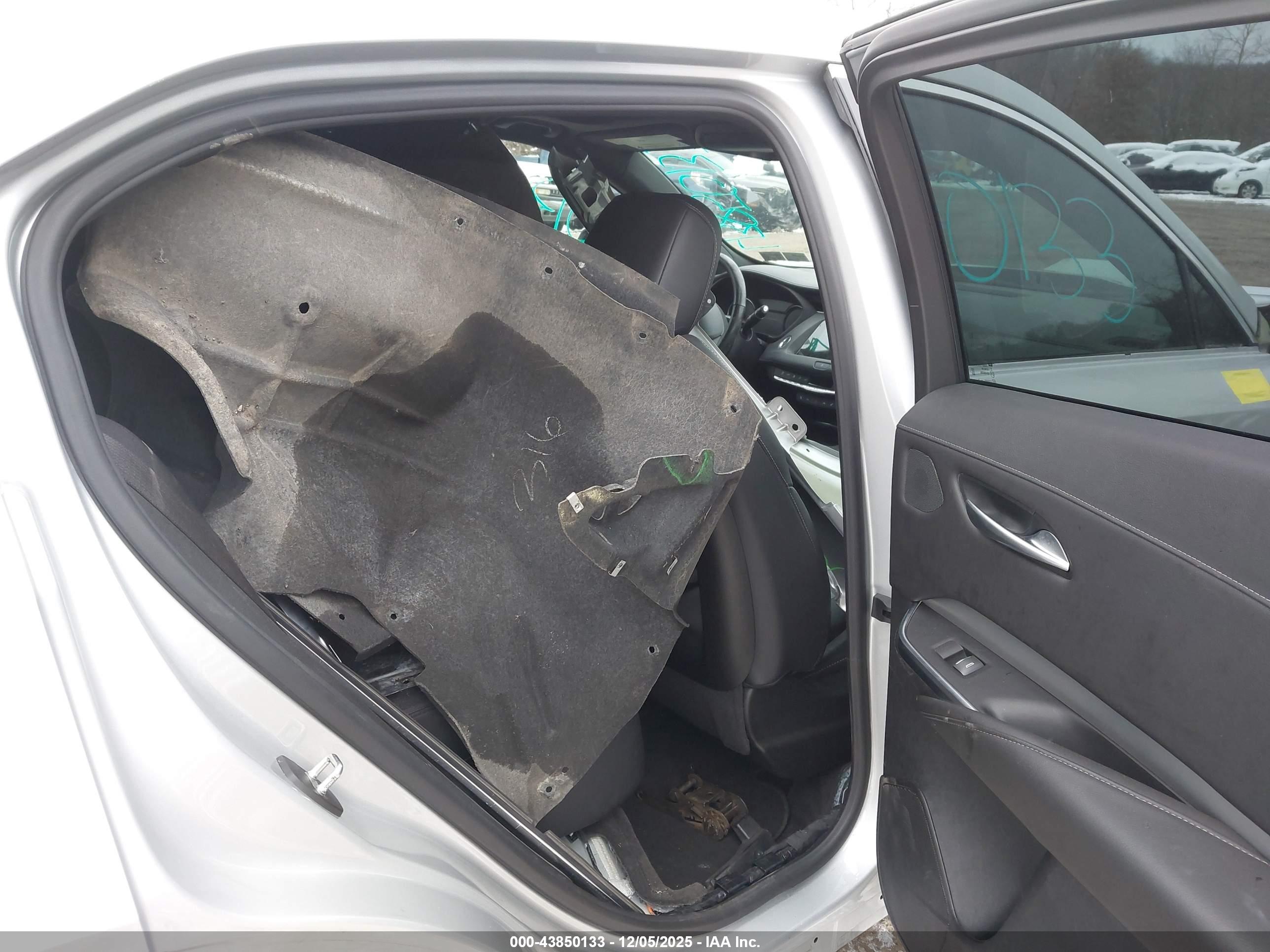 CADILLAC XT4 image 8