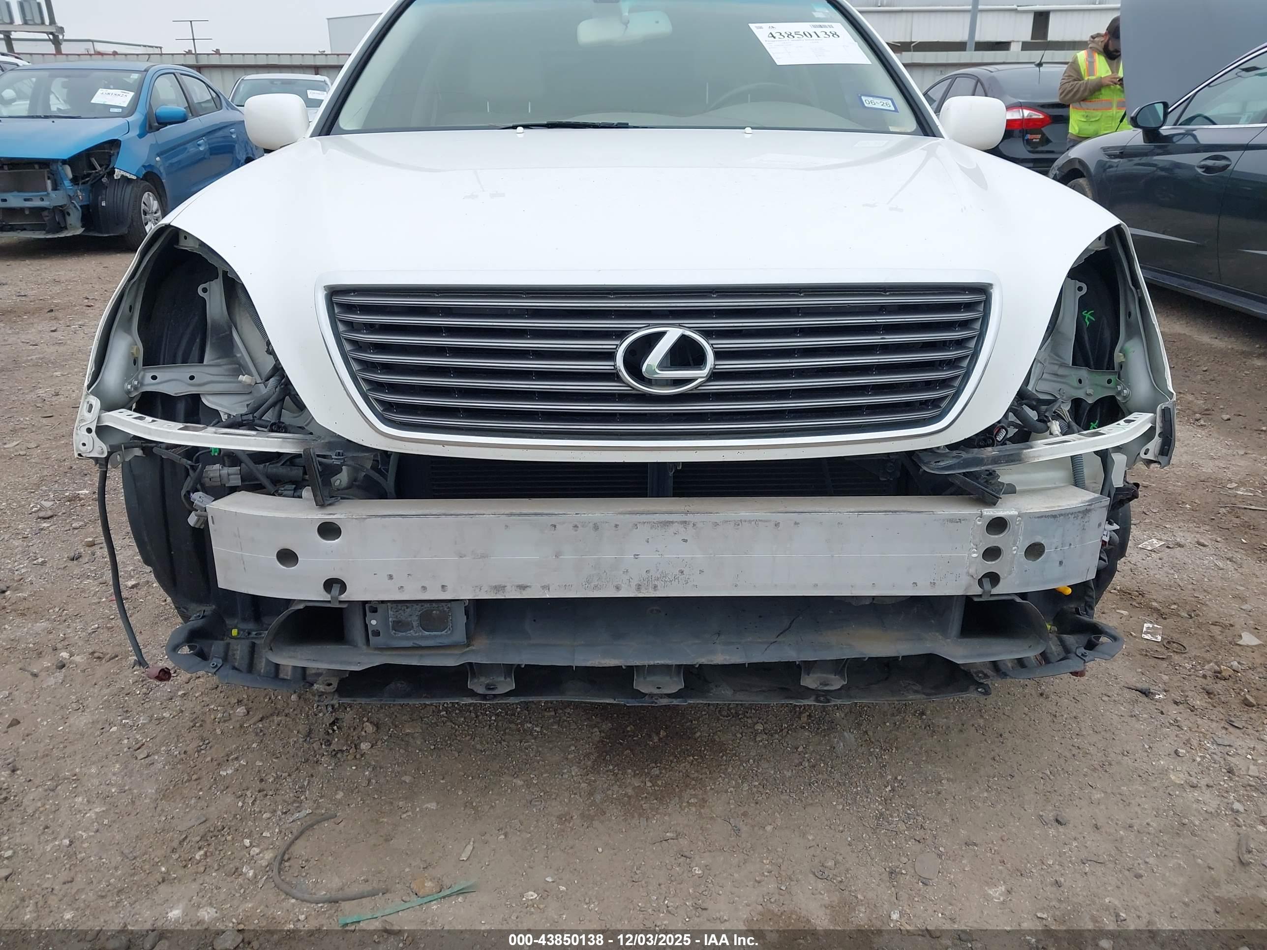 LEXUS LS image 6
