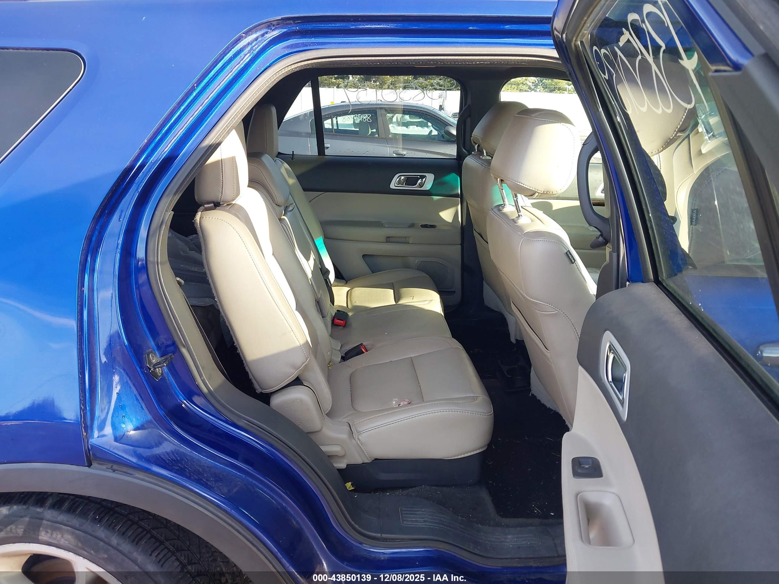 FORD EXPLORER image 8
