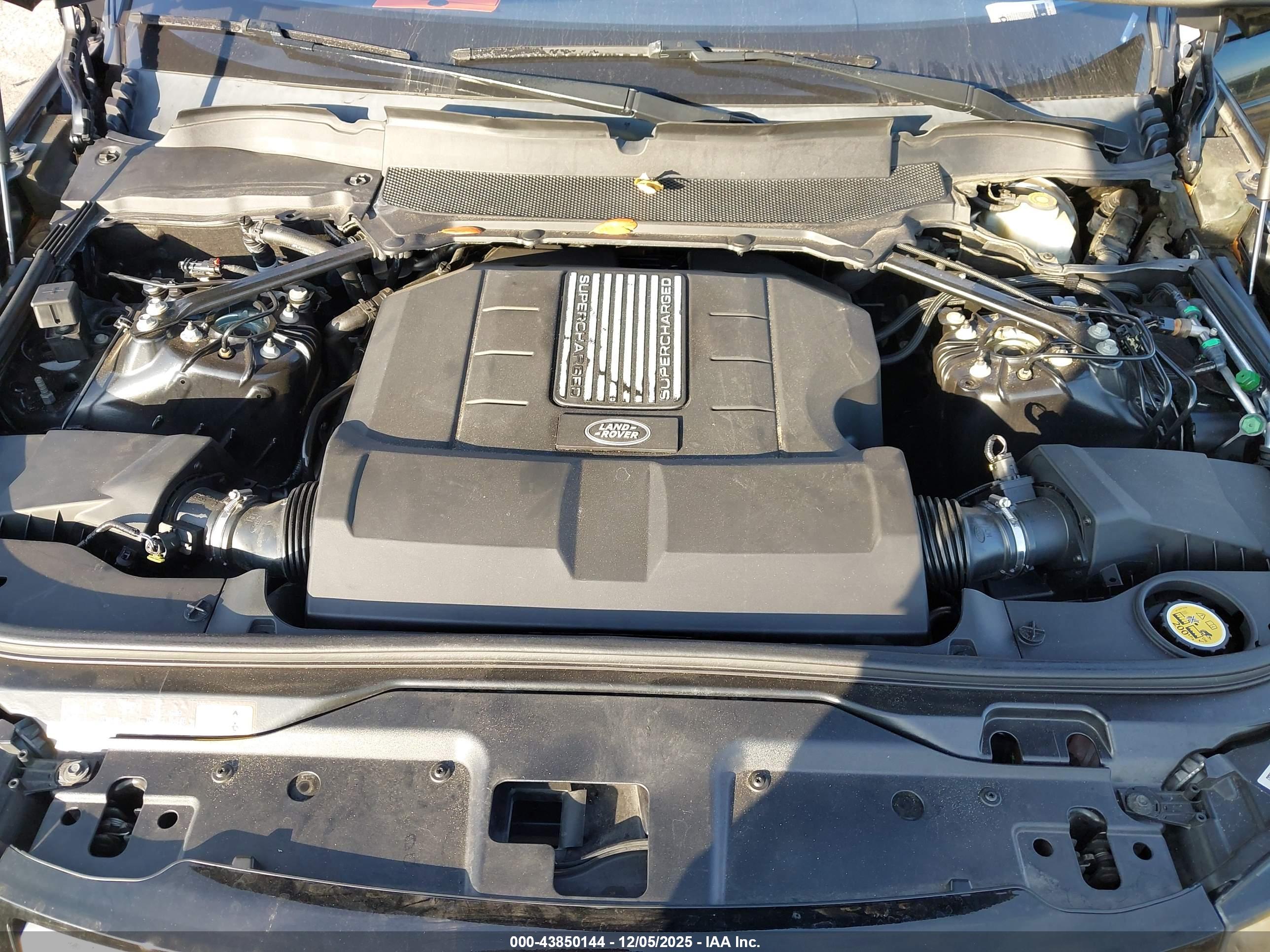 LAND ROVER image 10
