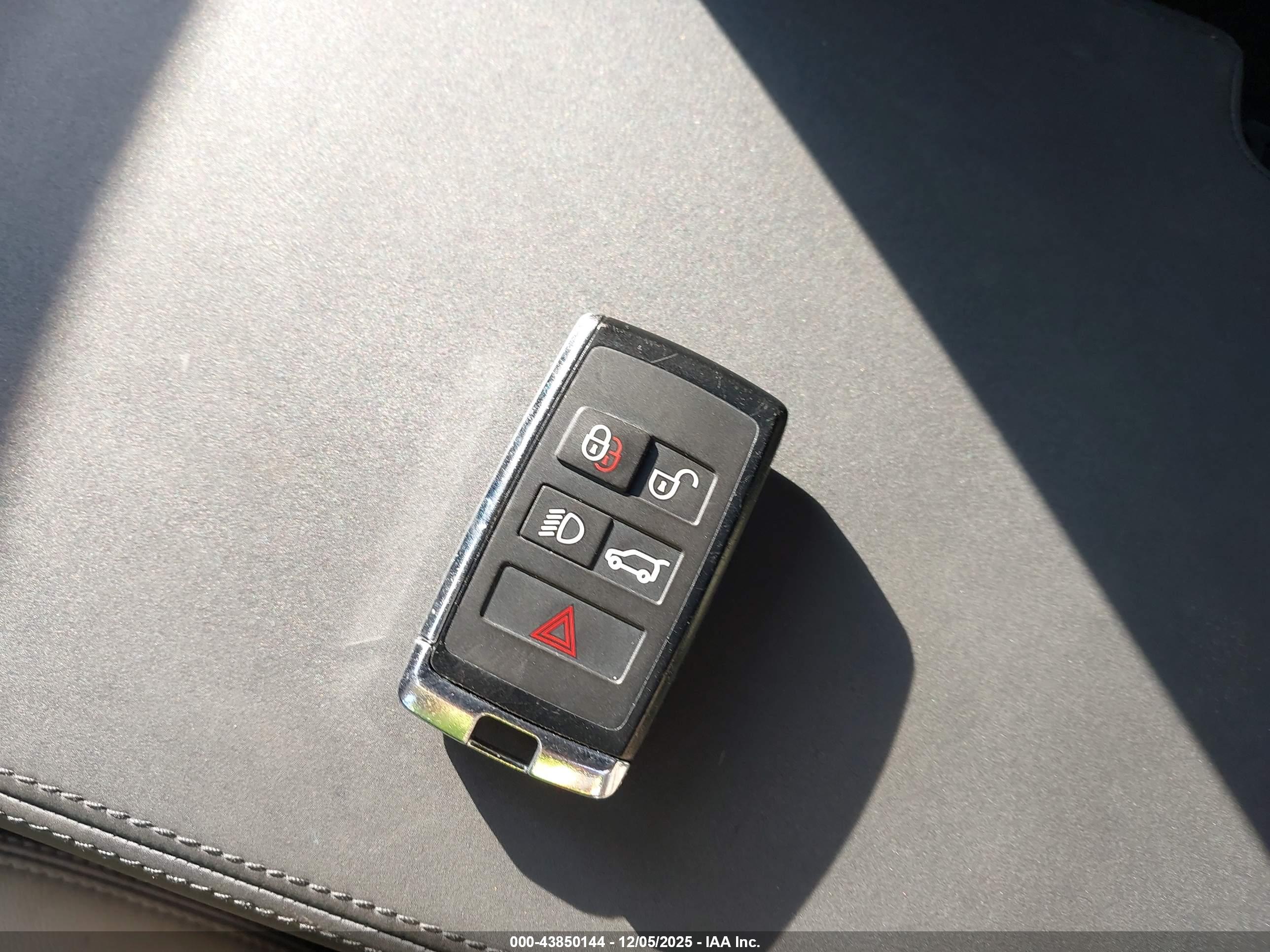 LAND ROVER image 11