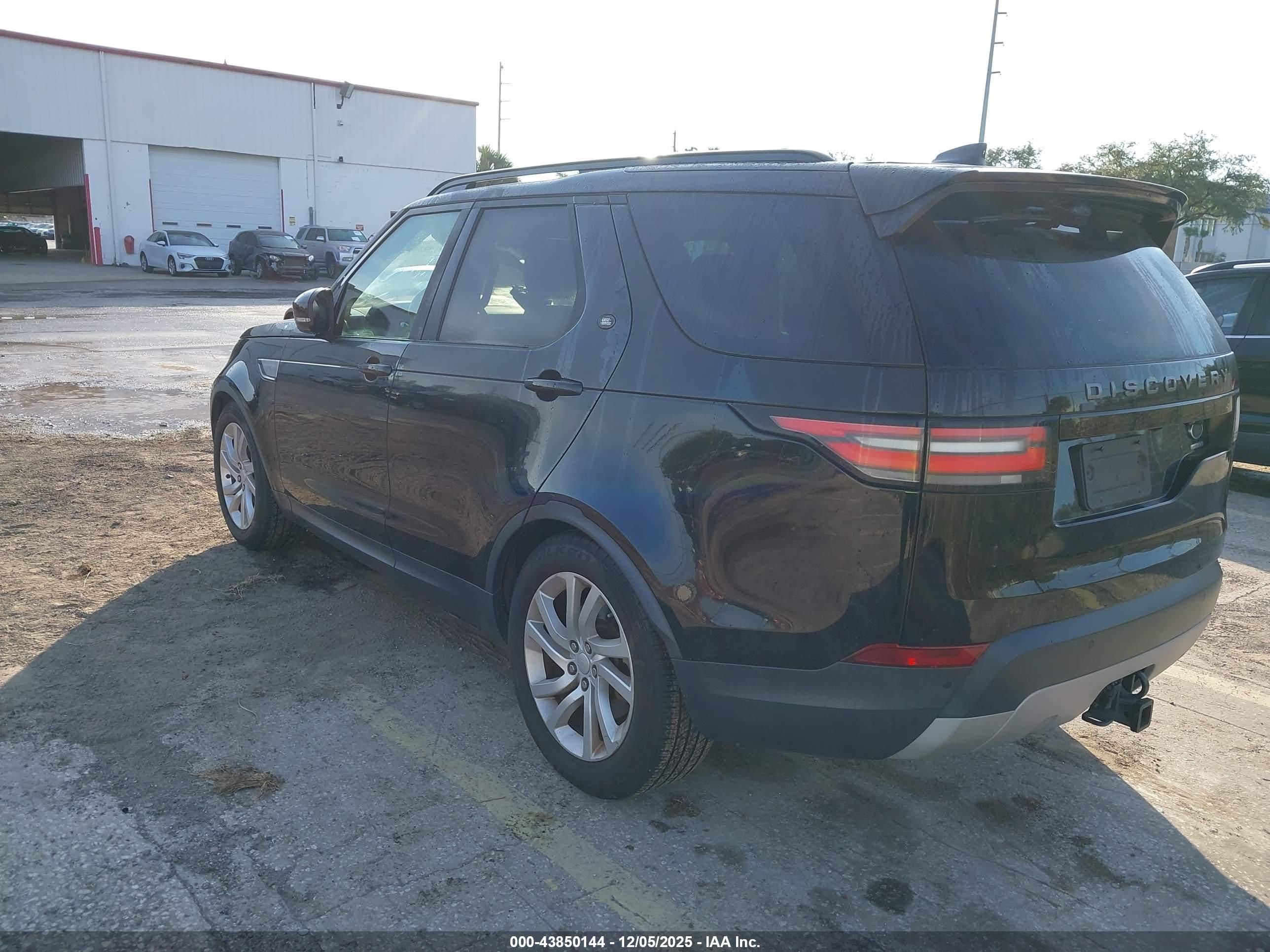 LAND ROVER image 3