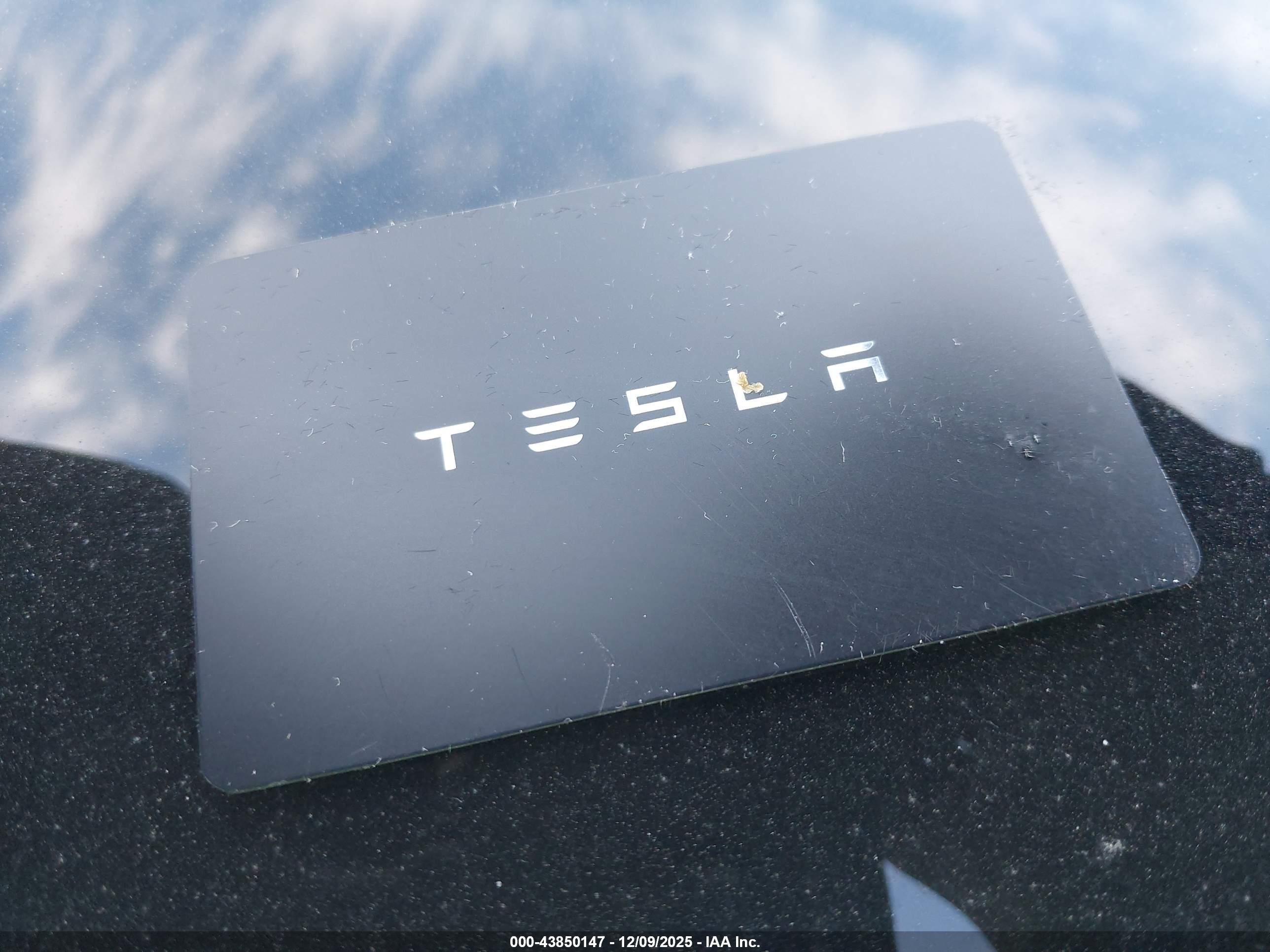 TESLA MODEL image 11
