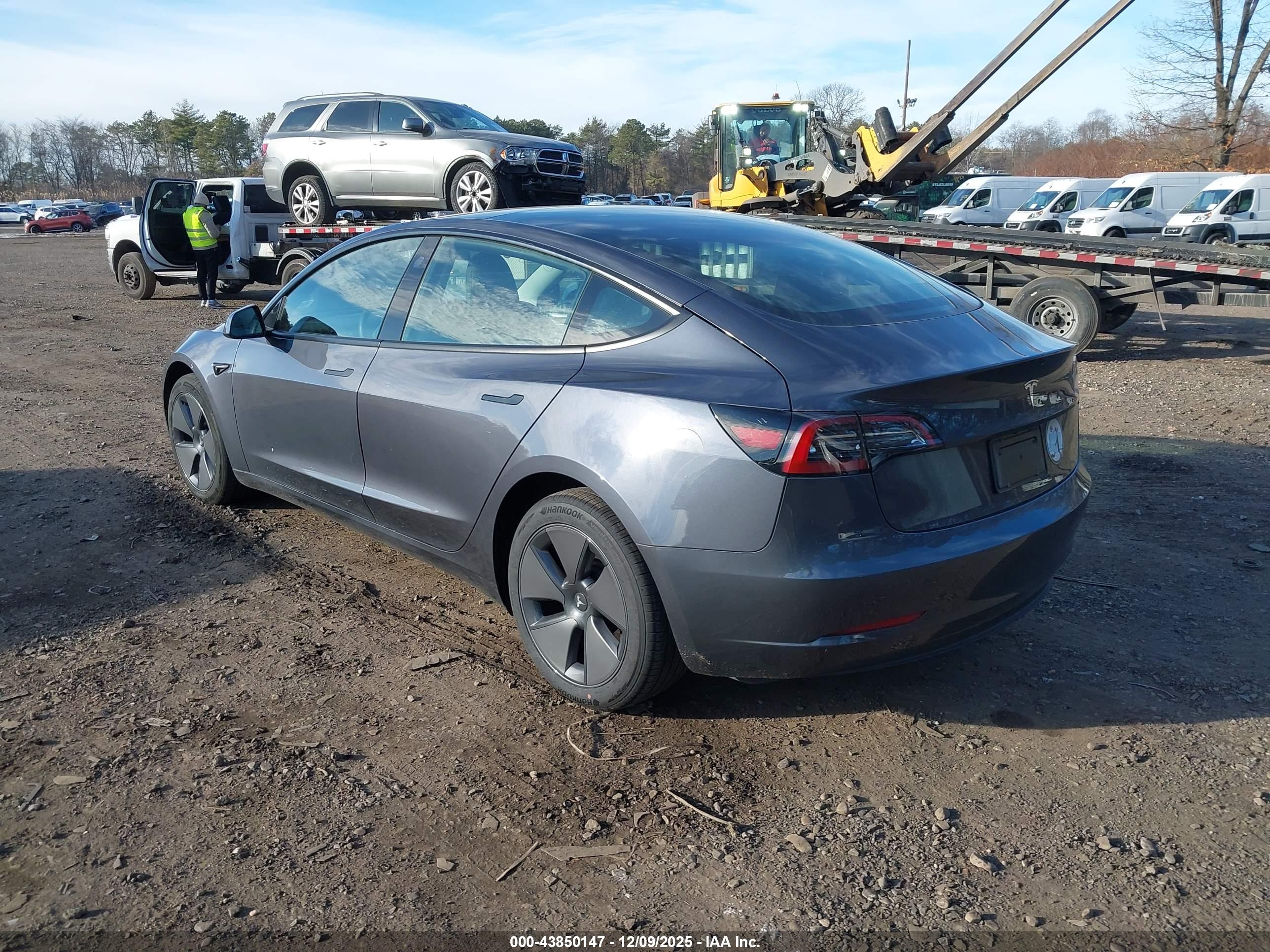 TESLA MODEL image 3