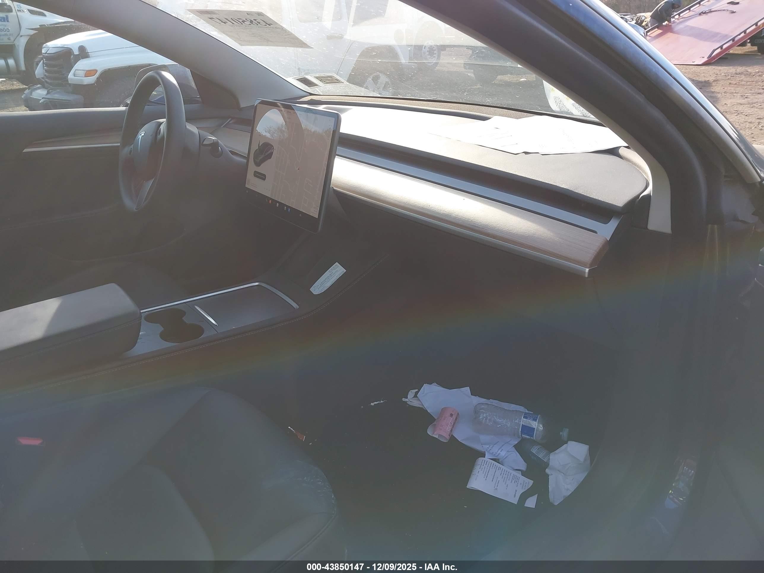 TESLA MODEL image 5