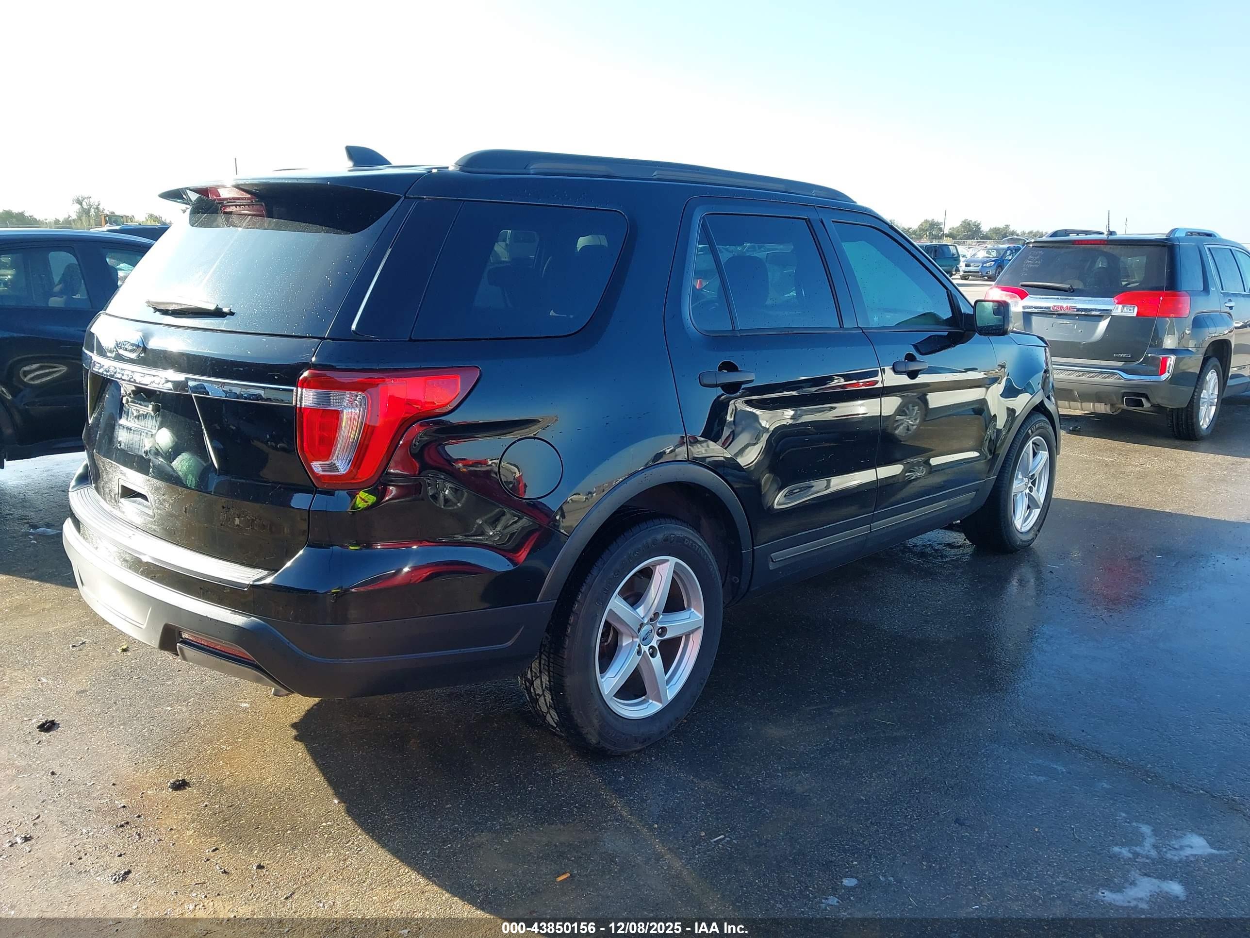 FORD EXPLORER image 4