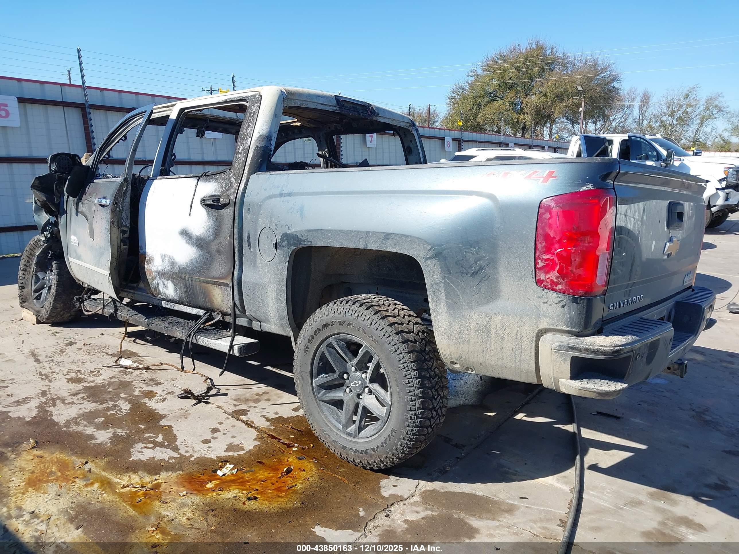 CHEVROLET SILVERADO image 3