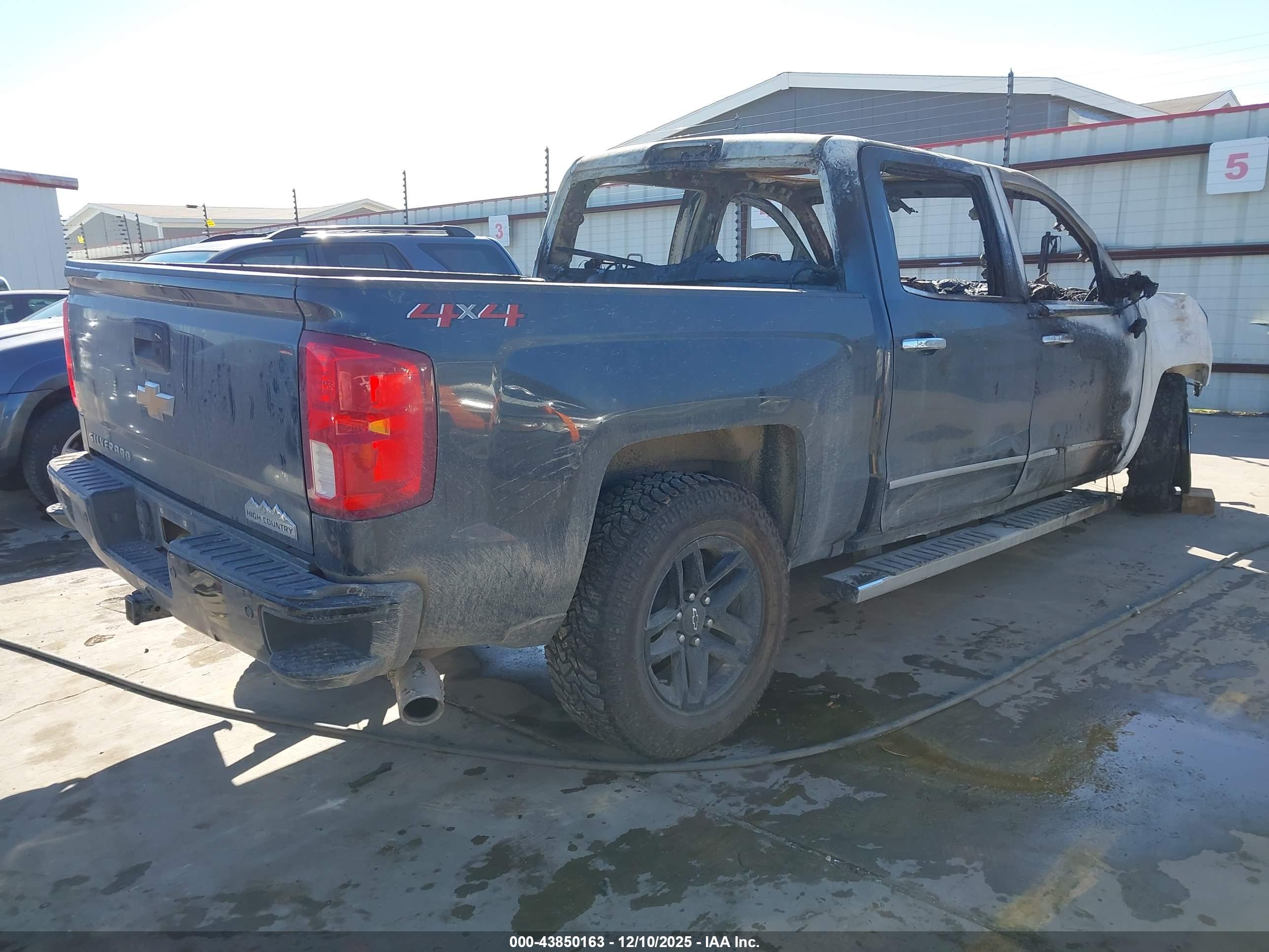 CHEVROLET SILVERADO image 4