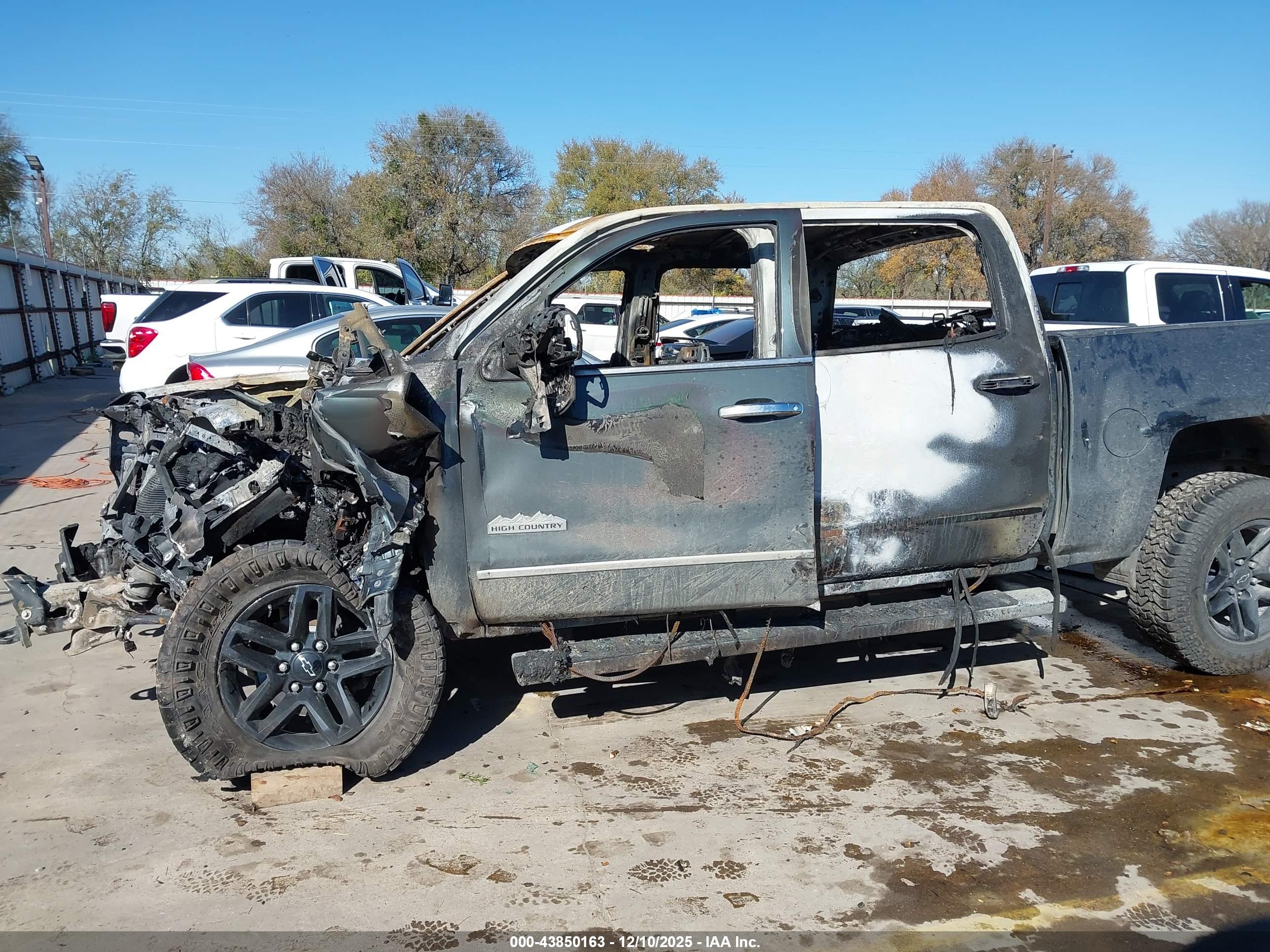 CHEVROLET SILVERADO image 6