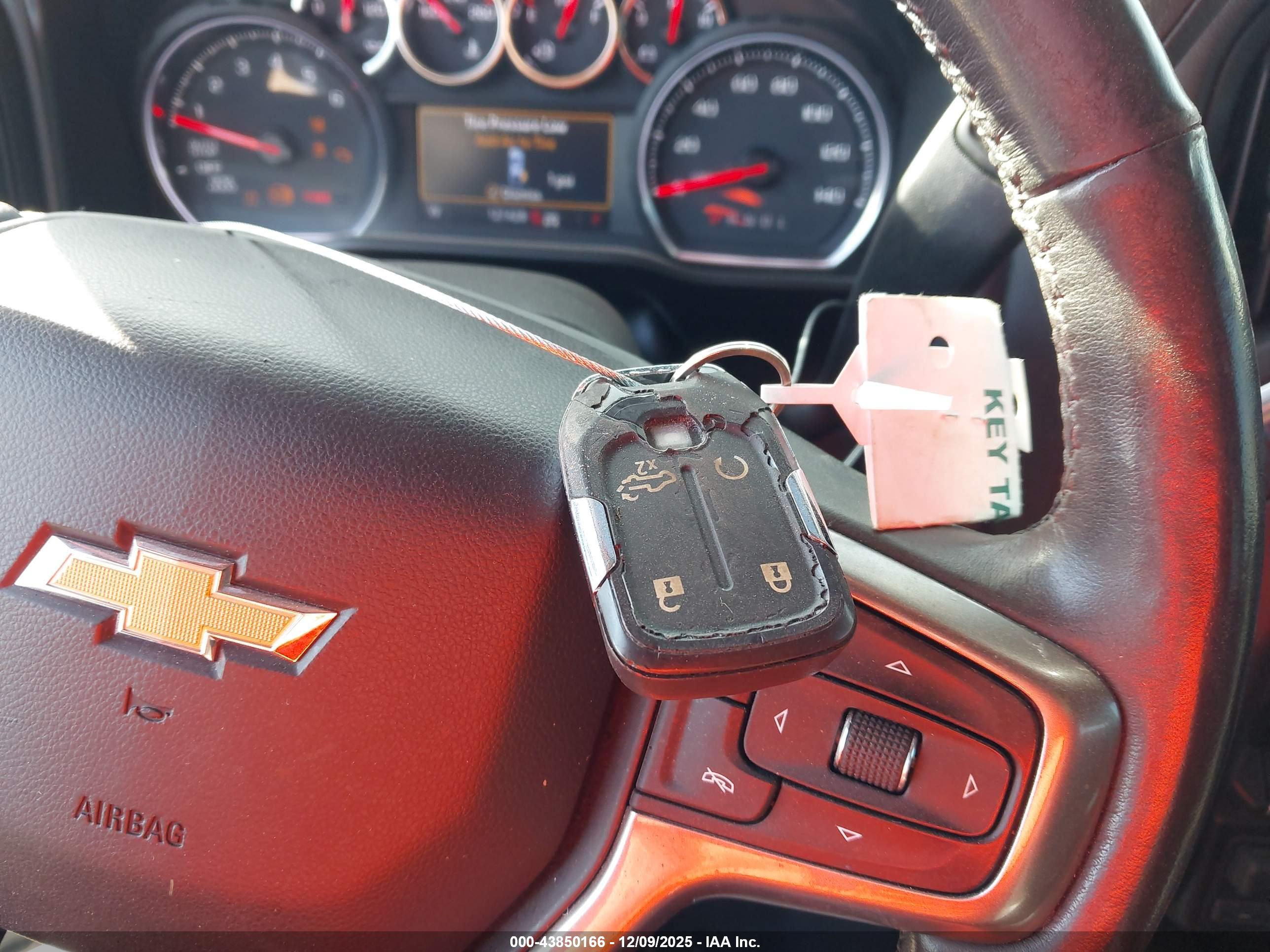 CHEVROLET SILVERADO image 11