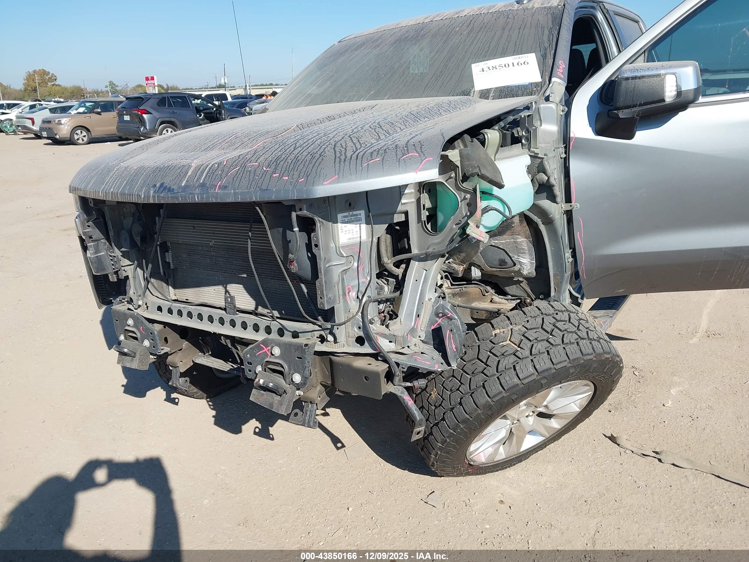 CHEVROLET SILVERADO image 6