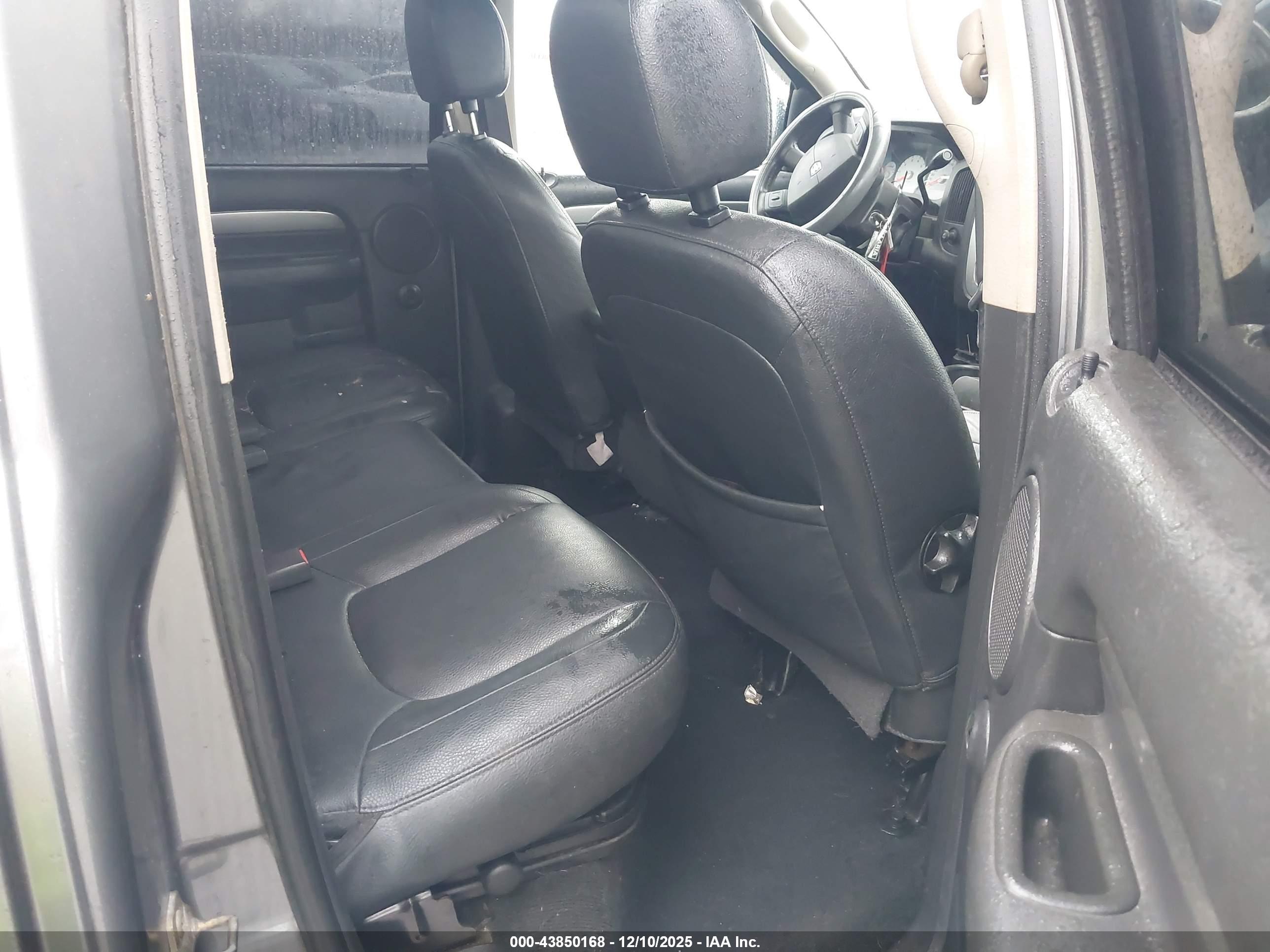 DODGE RAM image 8