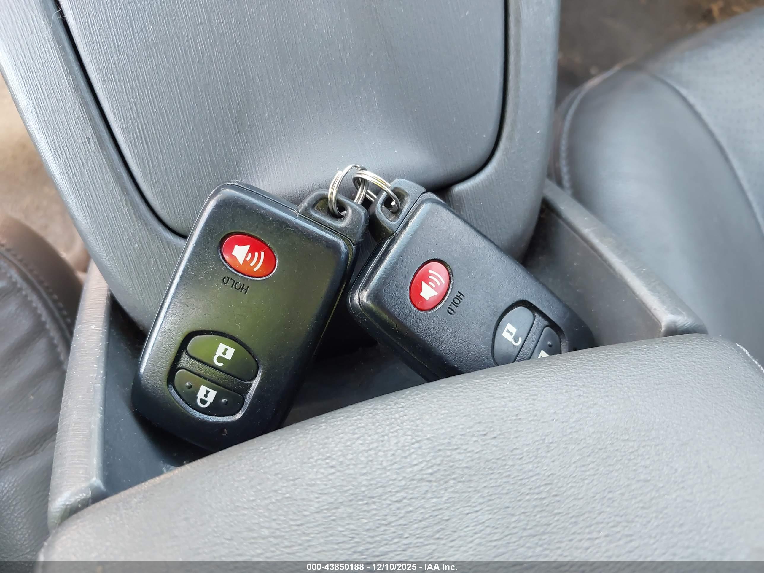 TOYOTA PRIUS image 11