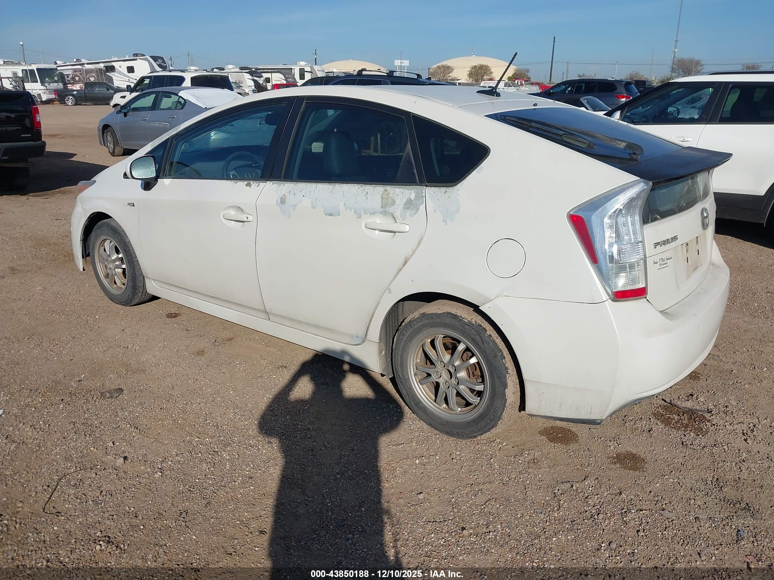 TOYOTA PRIUS image 3