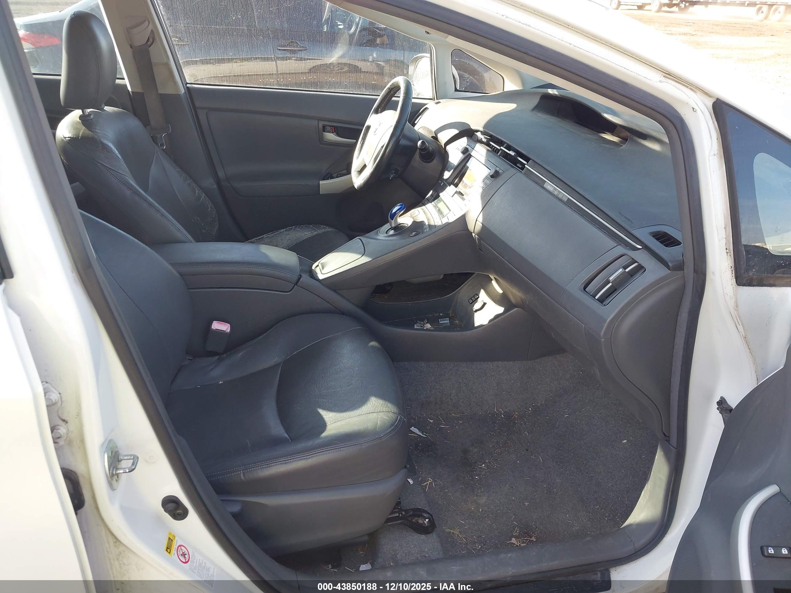 TOYOTA PRIUS image 5