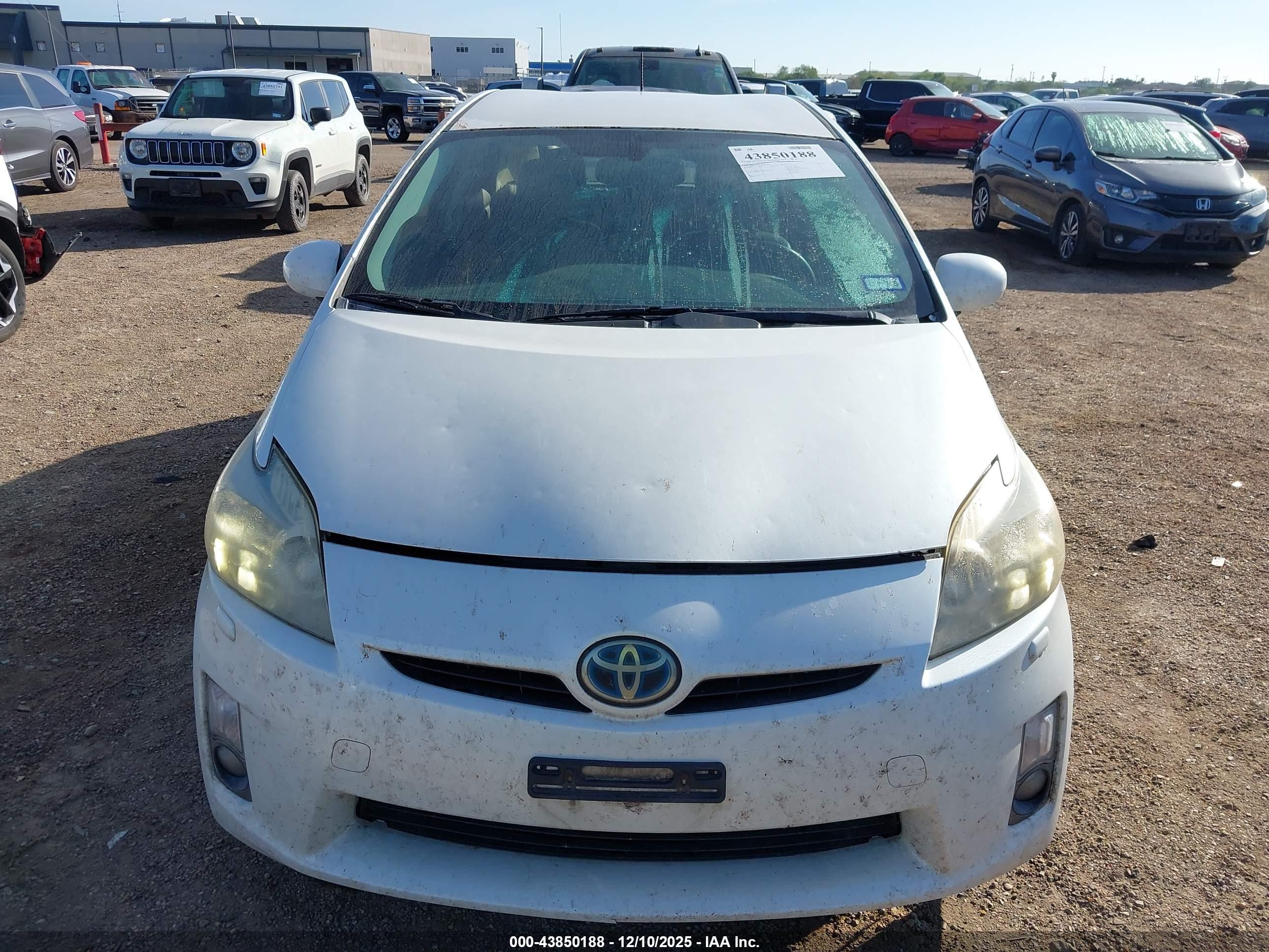 TOYOTA PRIUS image 6