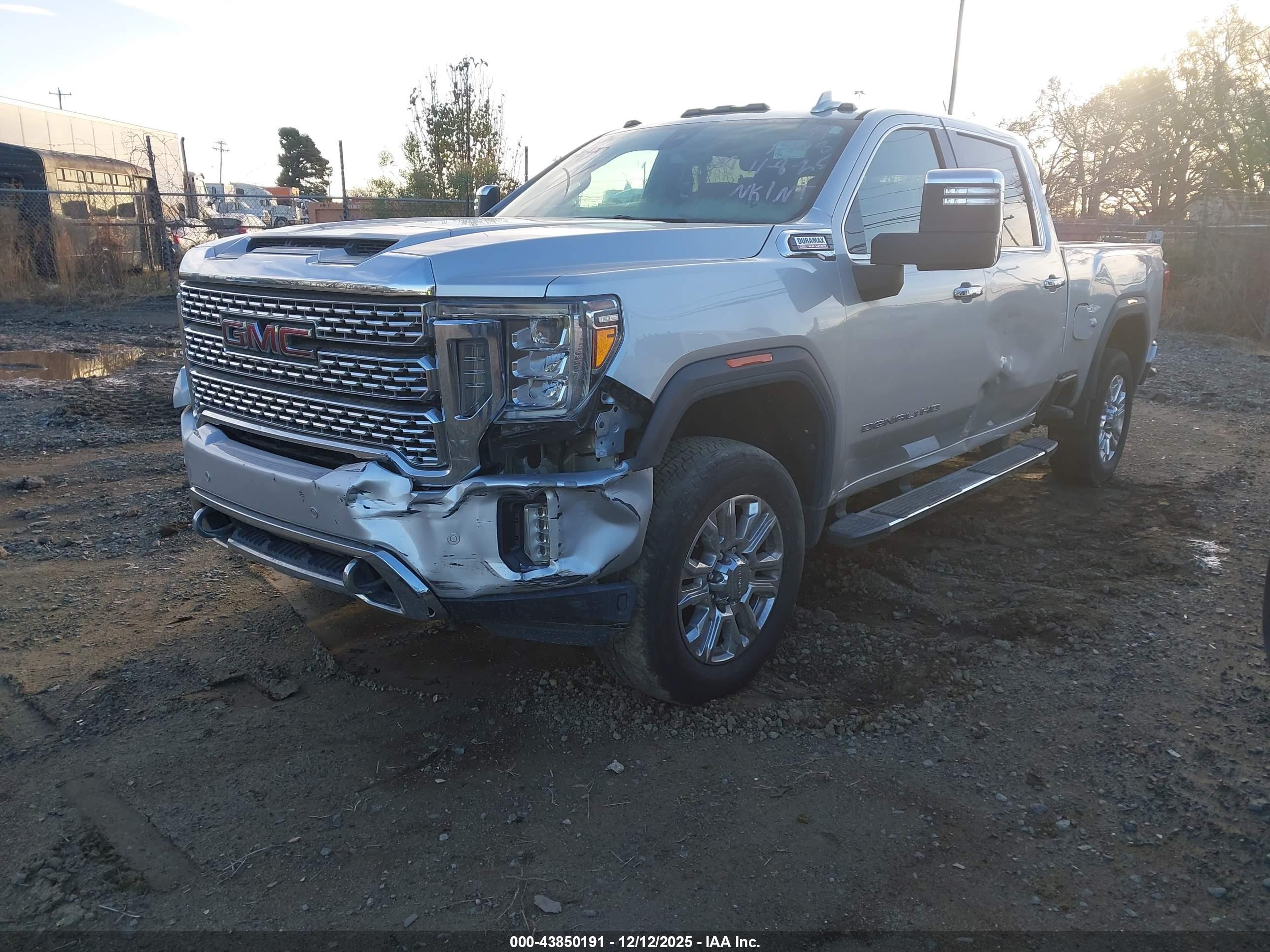 GMC SIERRA image 2