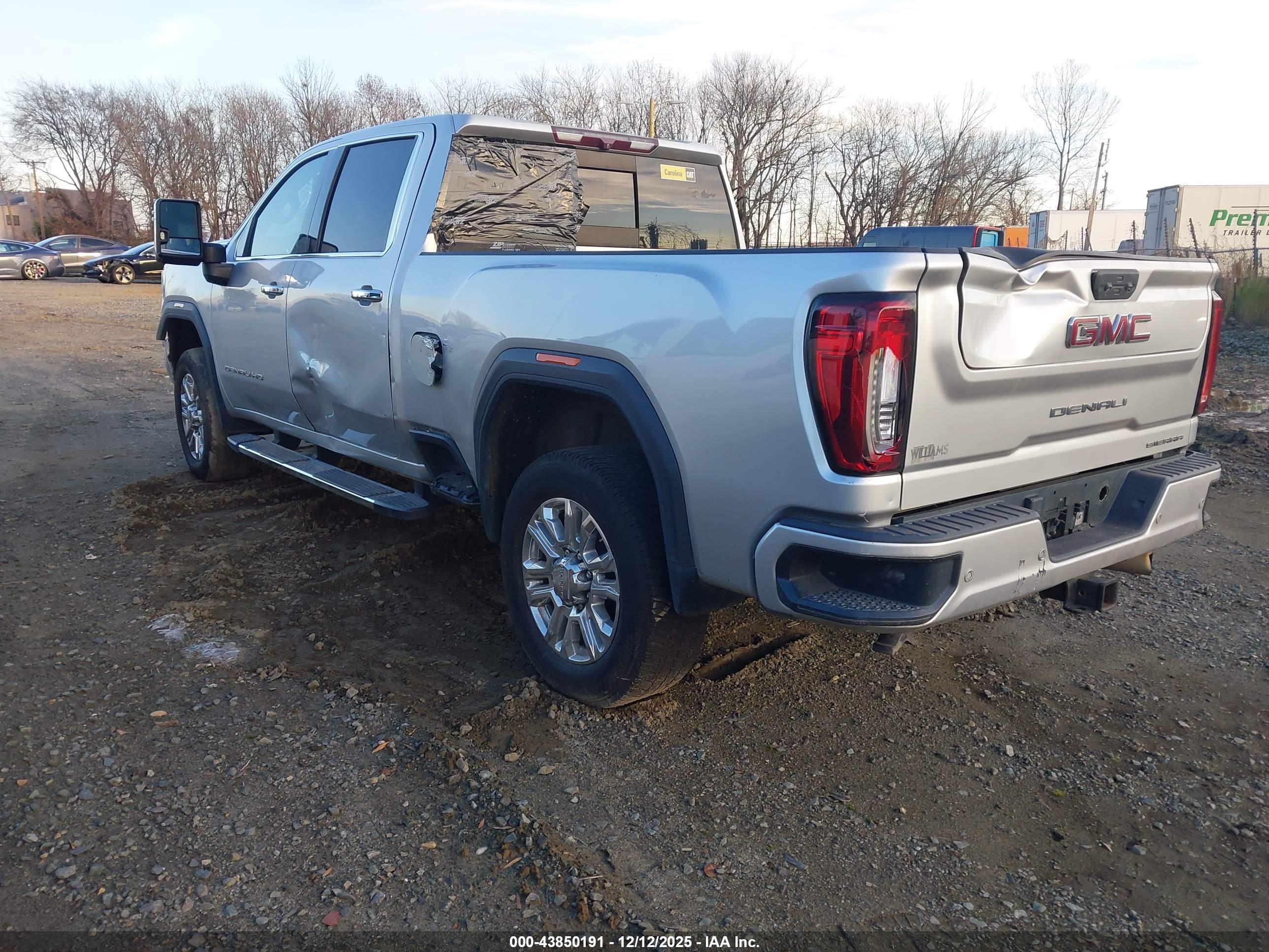 GMC SIERRA image 3
