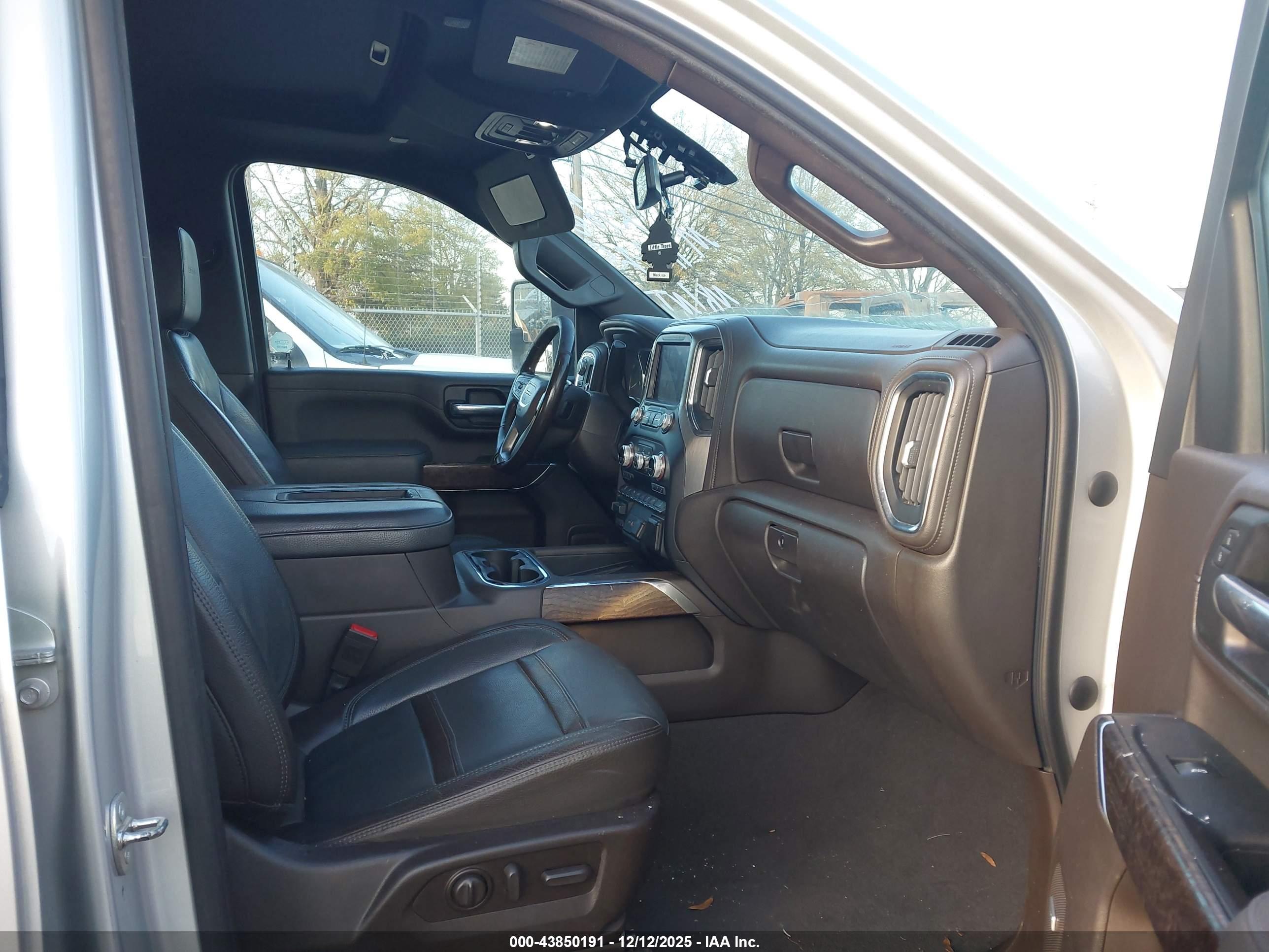 GMC SIERRA image 5