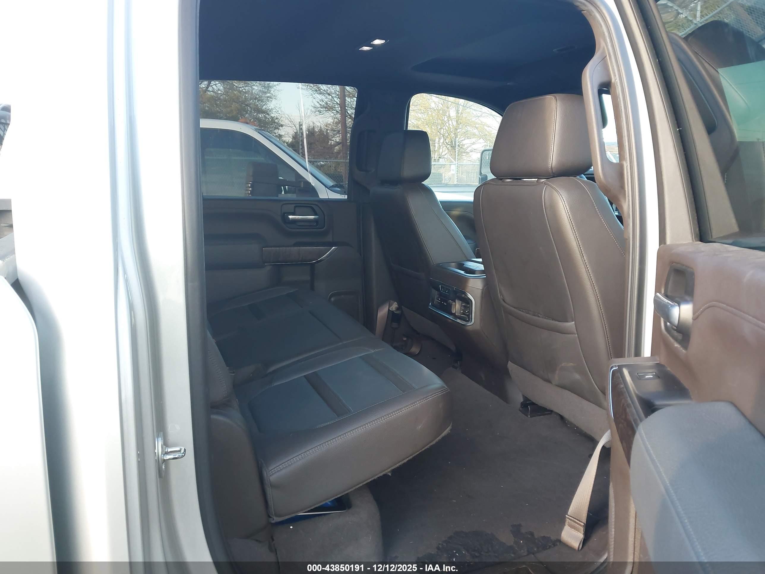 GMC SIERRA image 8