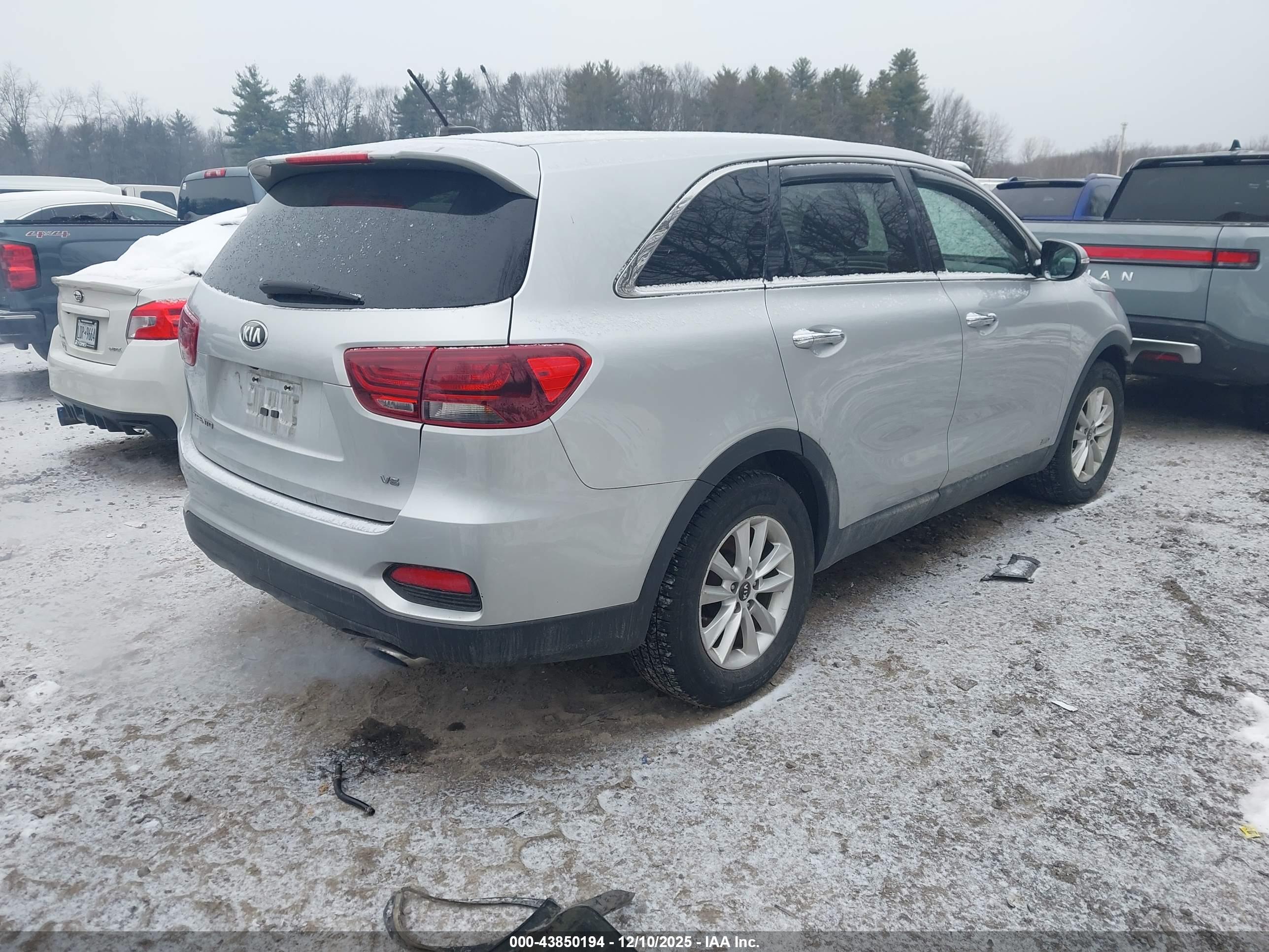 KIA SORENTO image 4