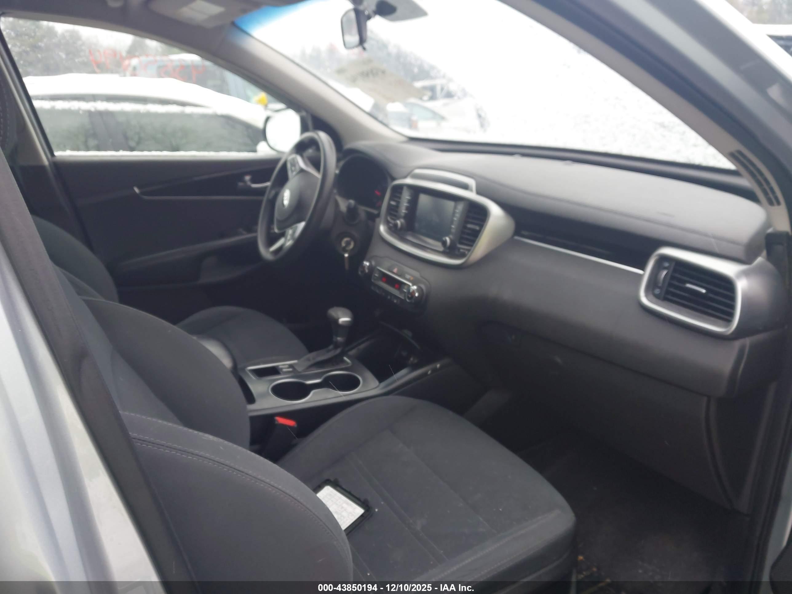 KIA SORENTO image 5
