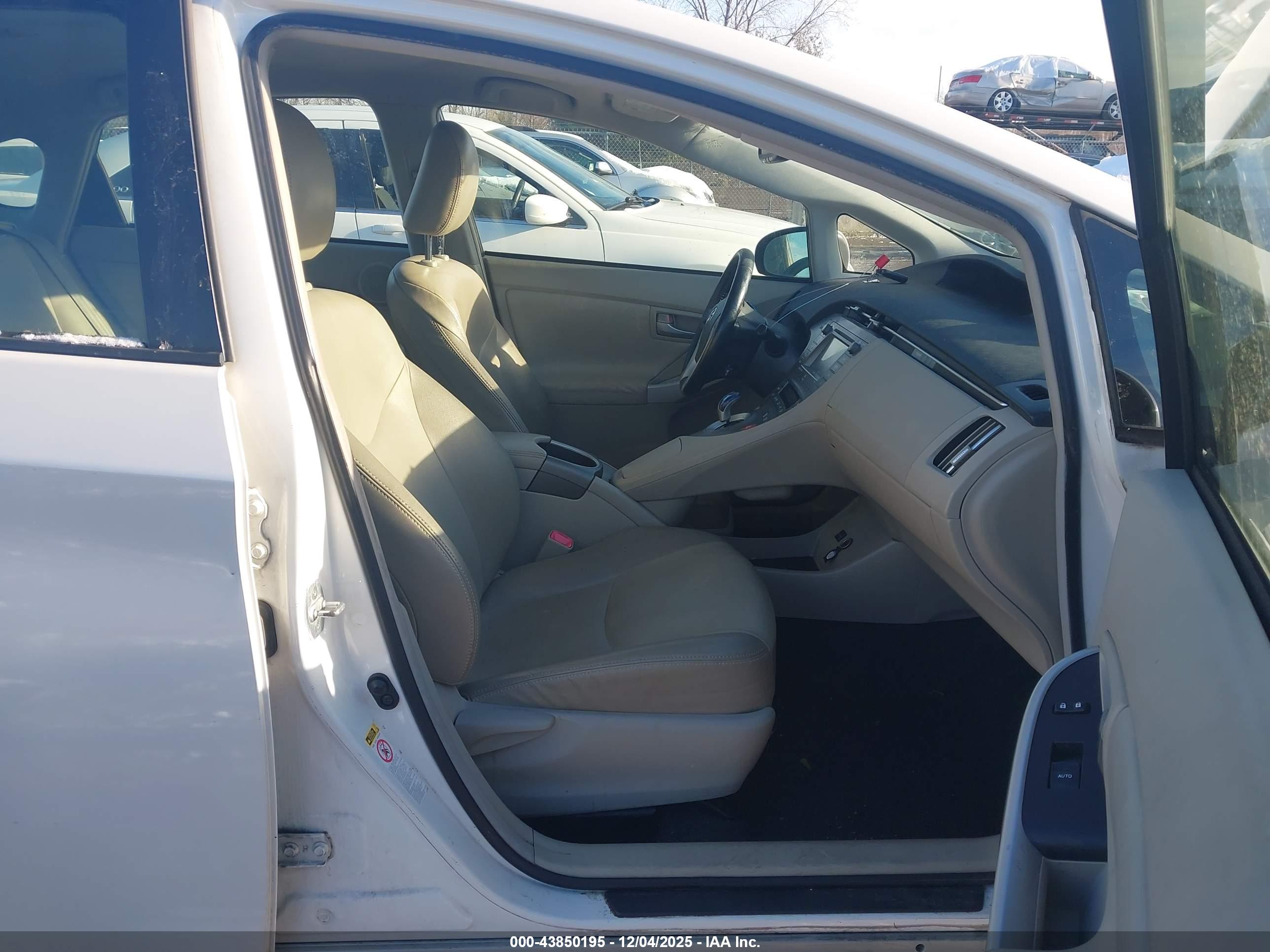 TOYOTA PRIUS image 5