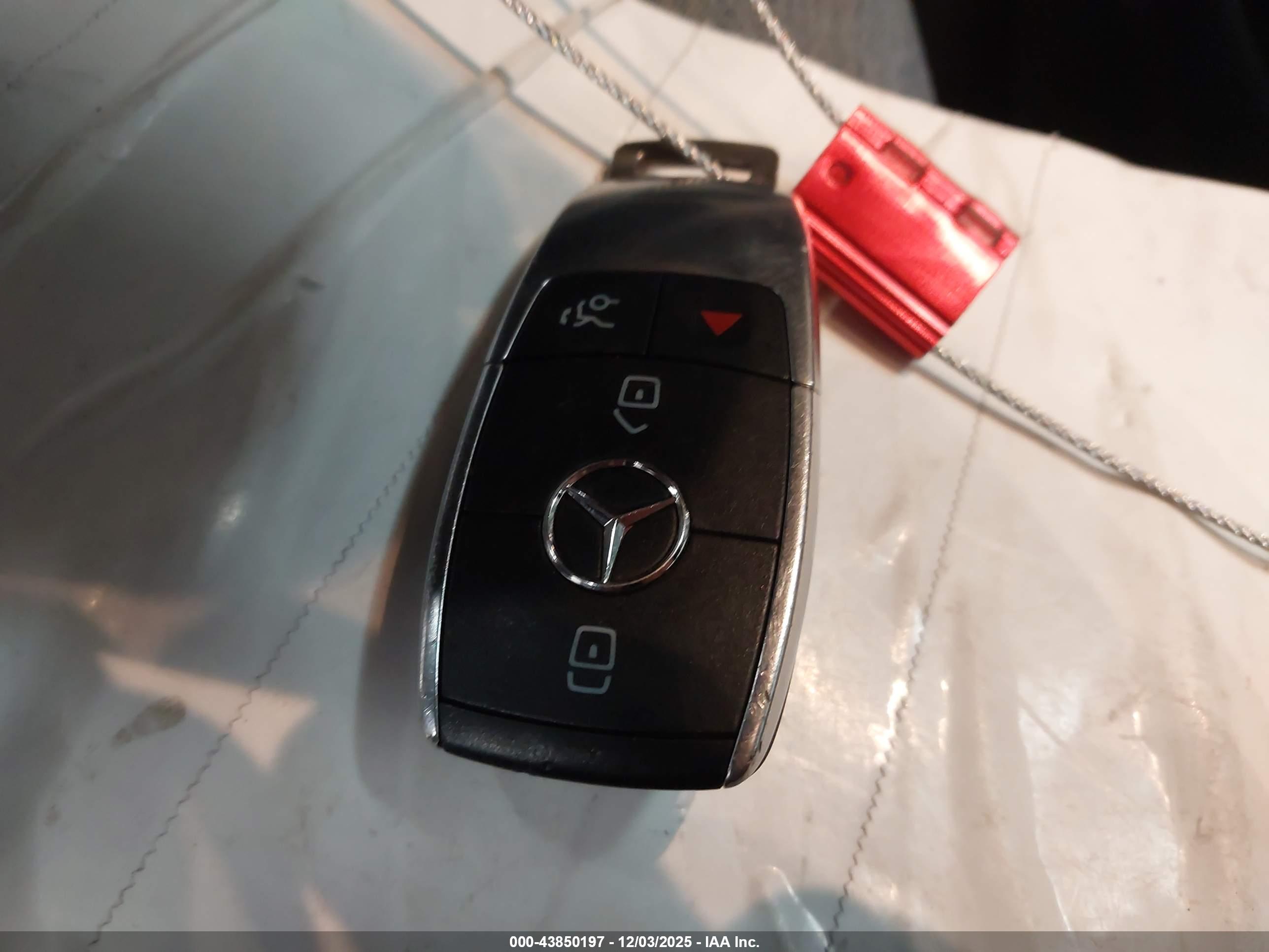 MERCEDES-BENZ A image 11