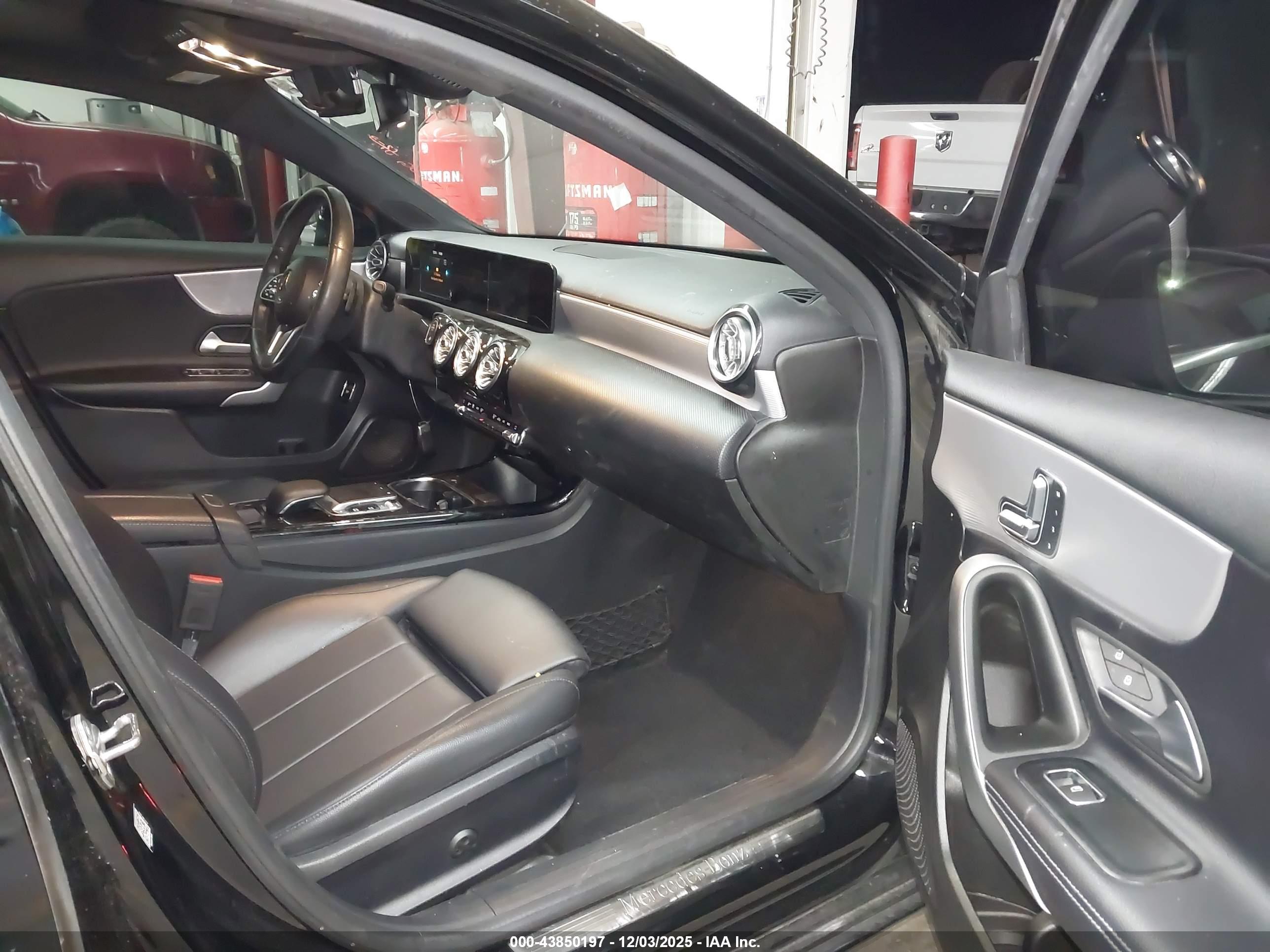 MERCEDES-BENZ A image 5