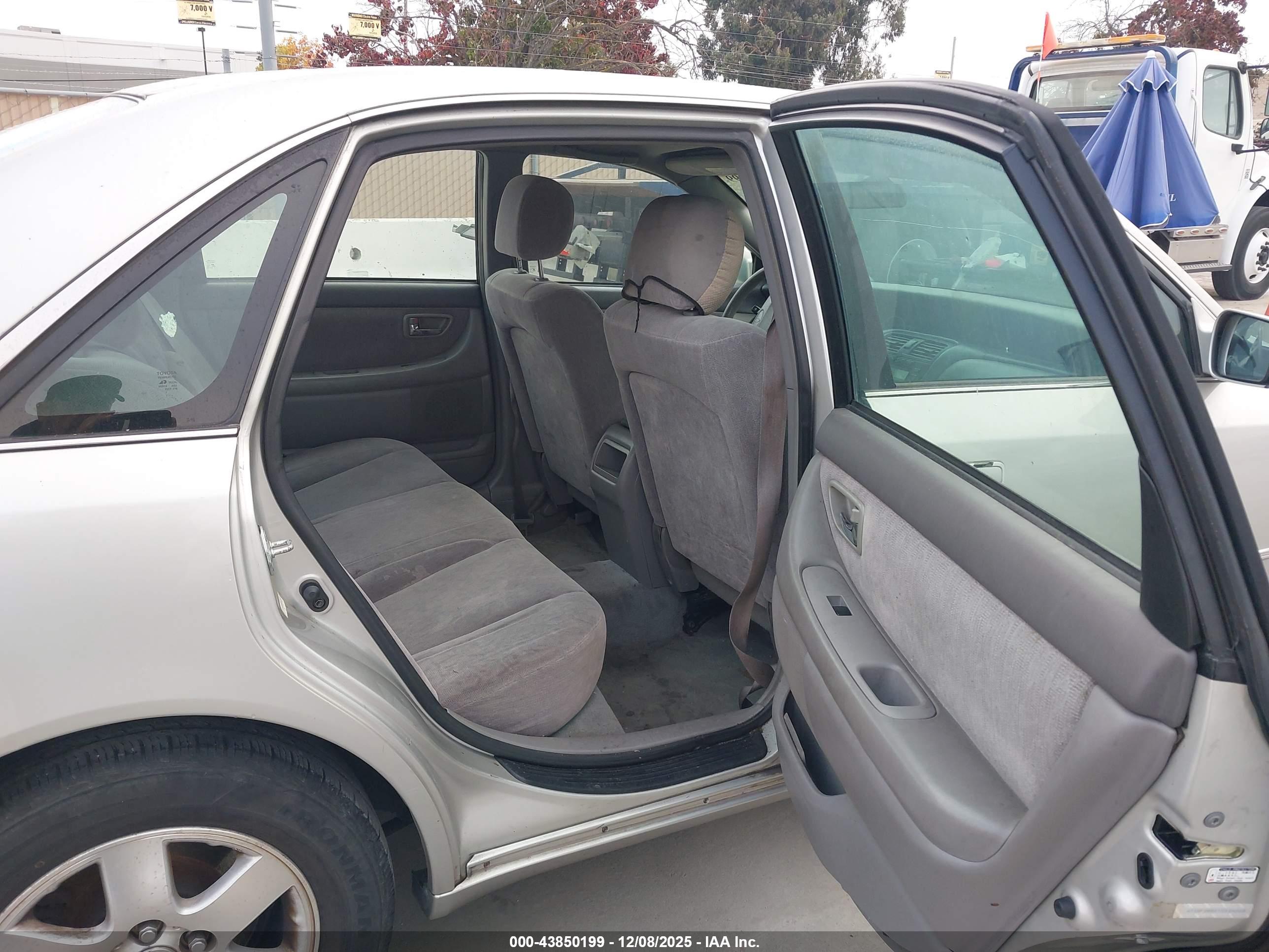 TOYOTA AVALON image 8
